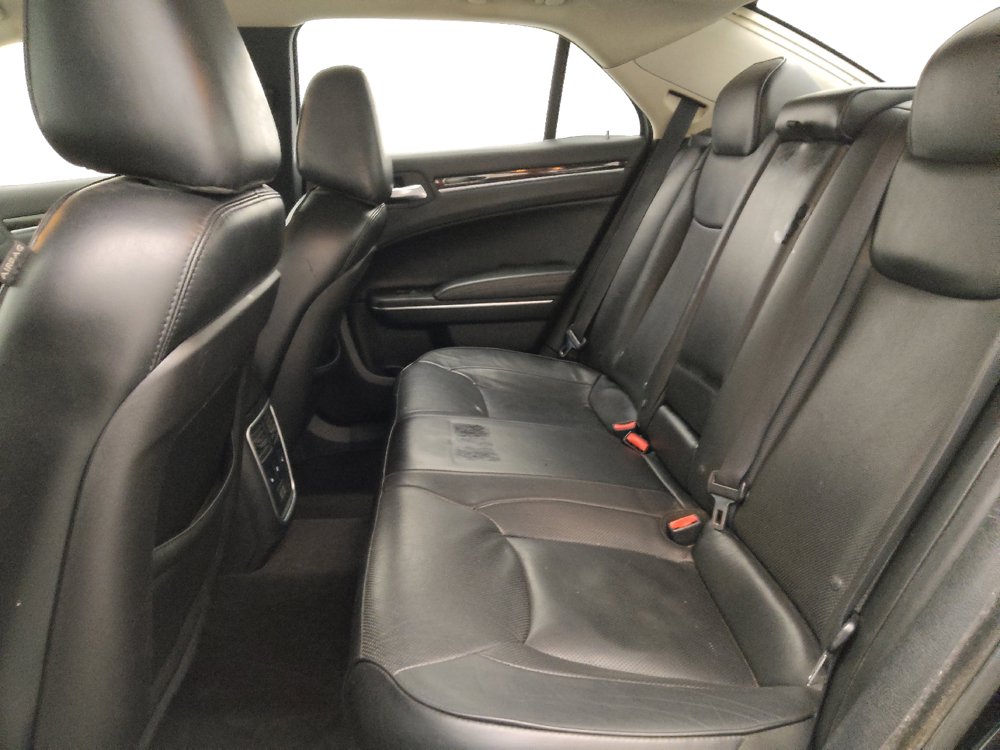 Used 2017 Chrysler 300 C RWD image 18