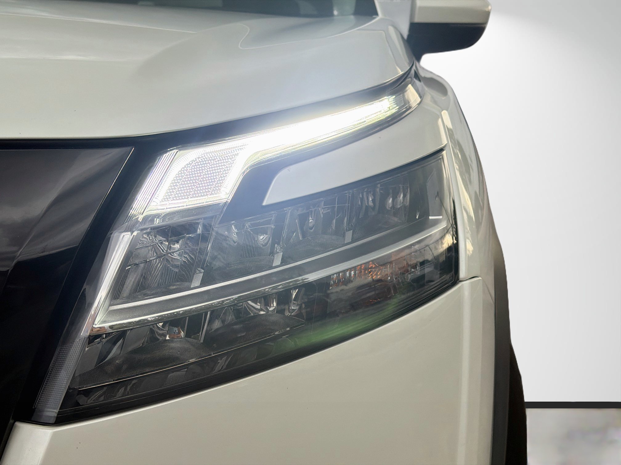 Used 2022 Nissan Pathfinder SL w/ SL Black Package FWD image 9