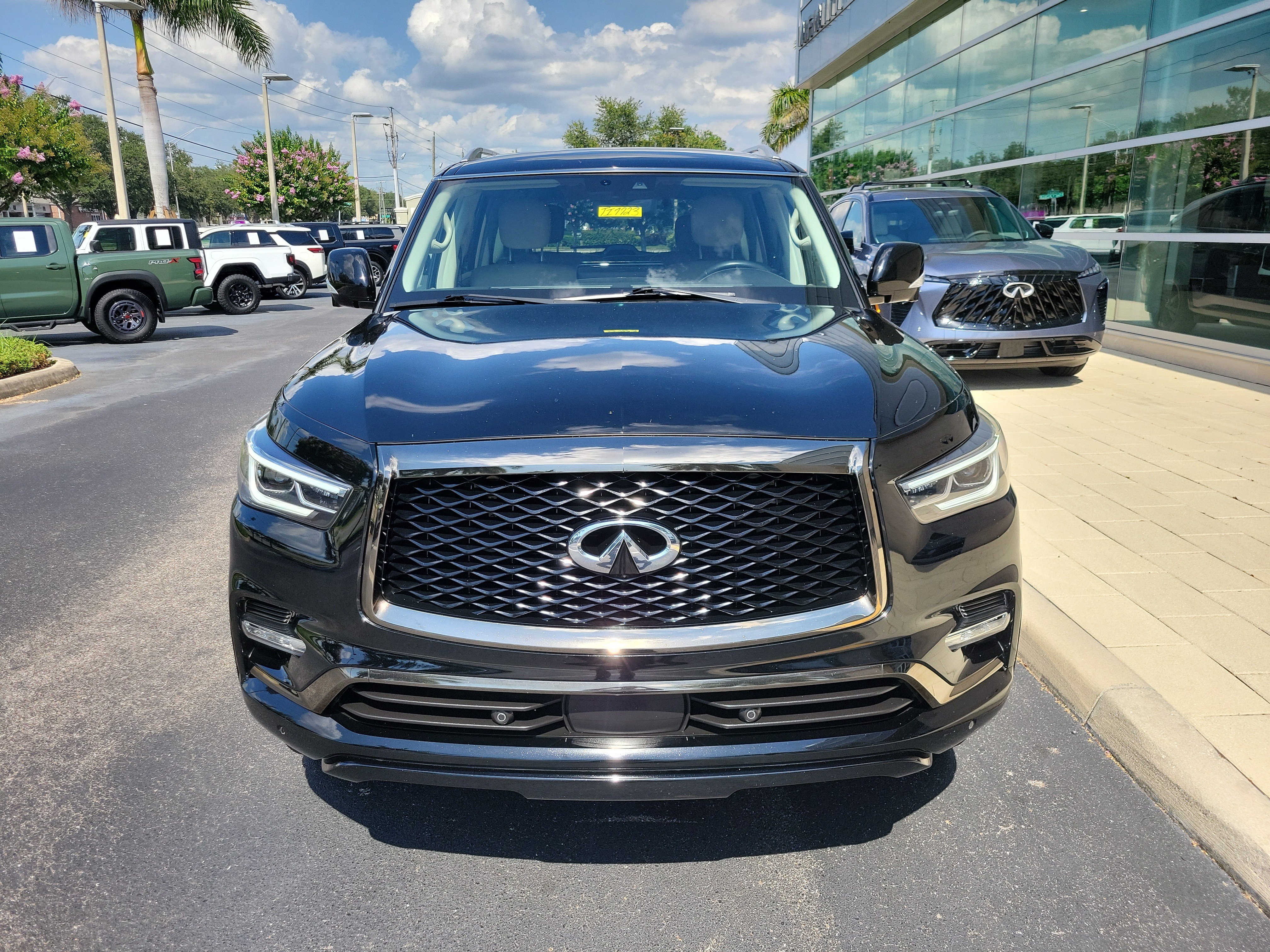 Used 2022 INFINITI QX80 Premium Select w/ Cargo Package RWD image 2