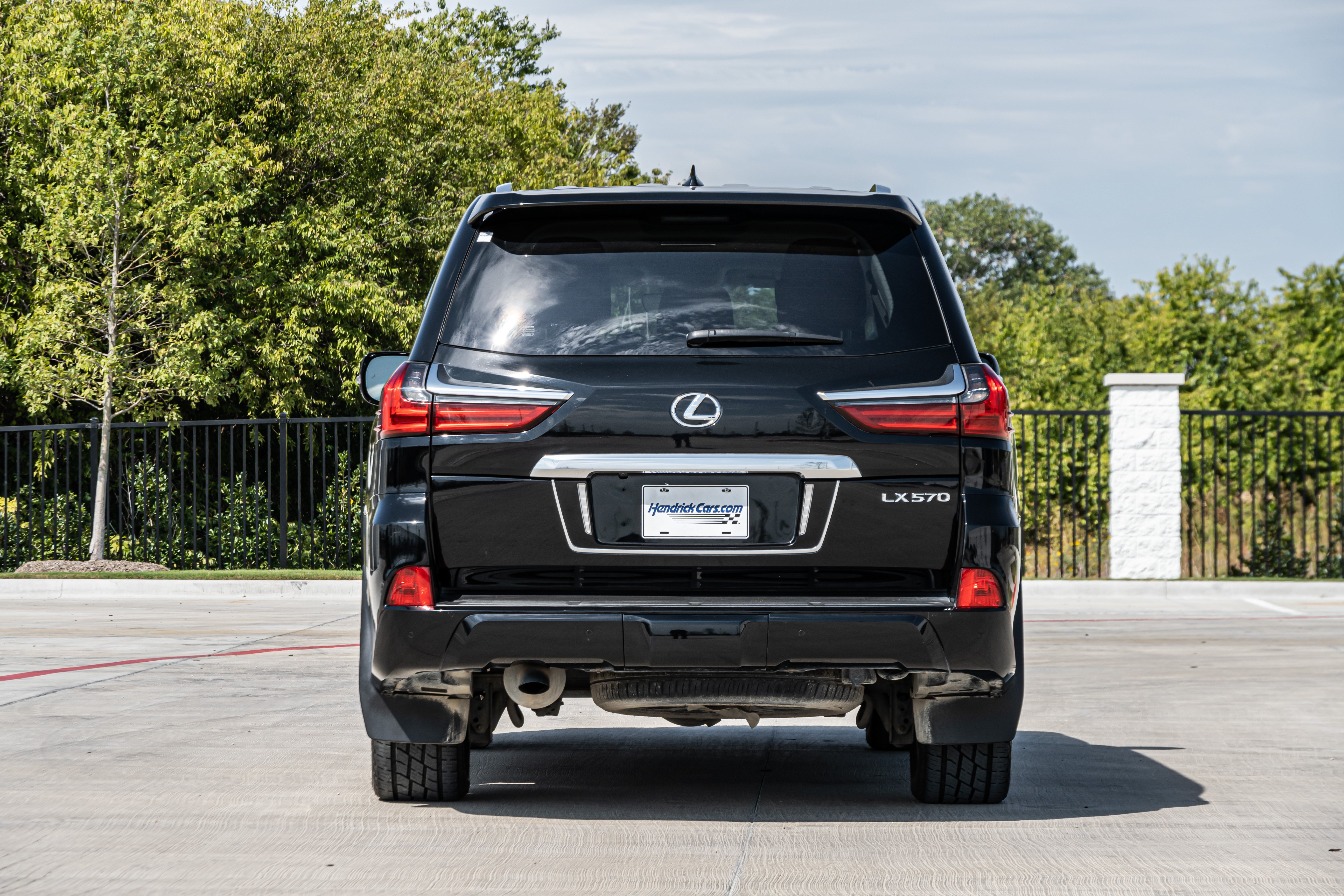 Used 2021 Lexus LX 570 4WD w/ Luxury Package image 8
