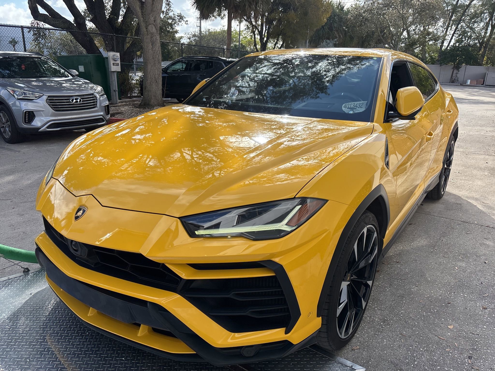 Used 2021 Lamborghini Urus image 3