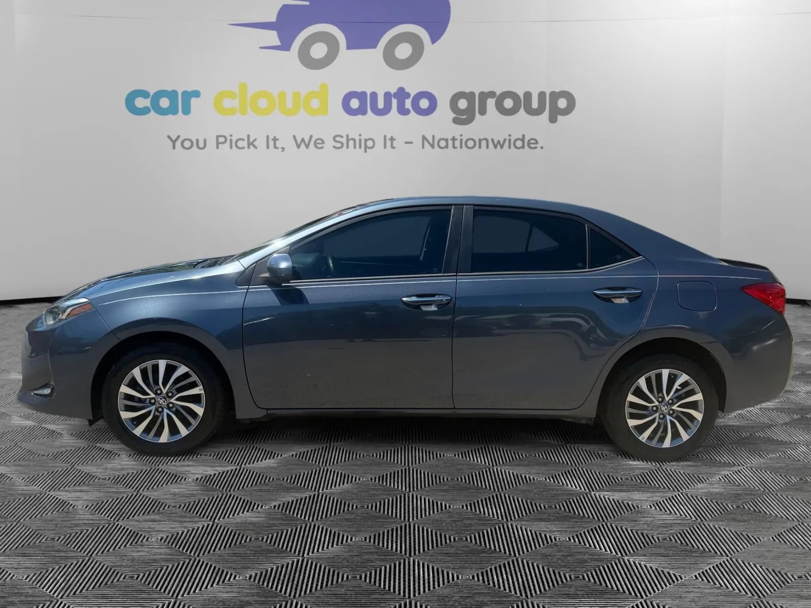 Used 2018 Toyota Corolla XLE FWD image 2