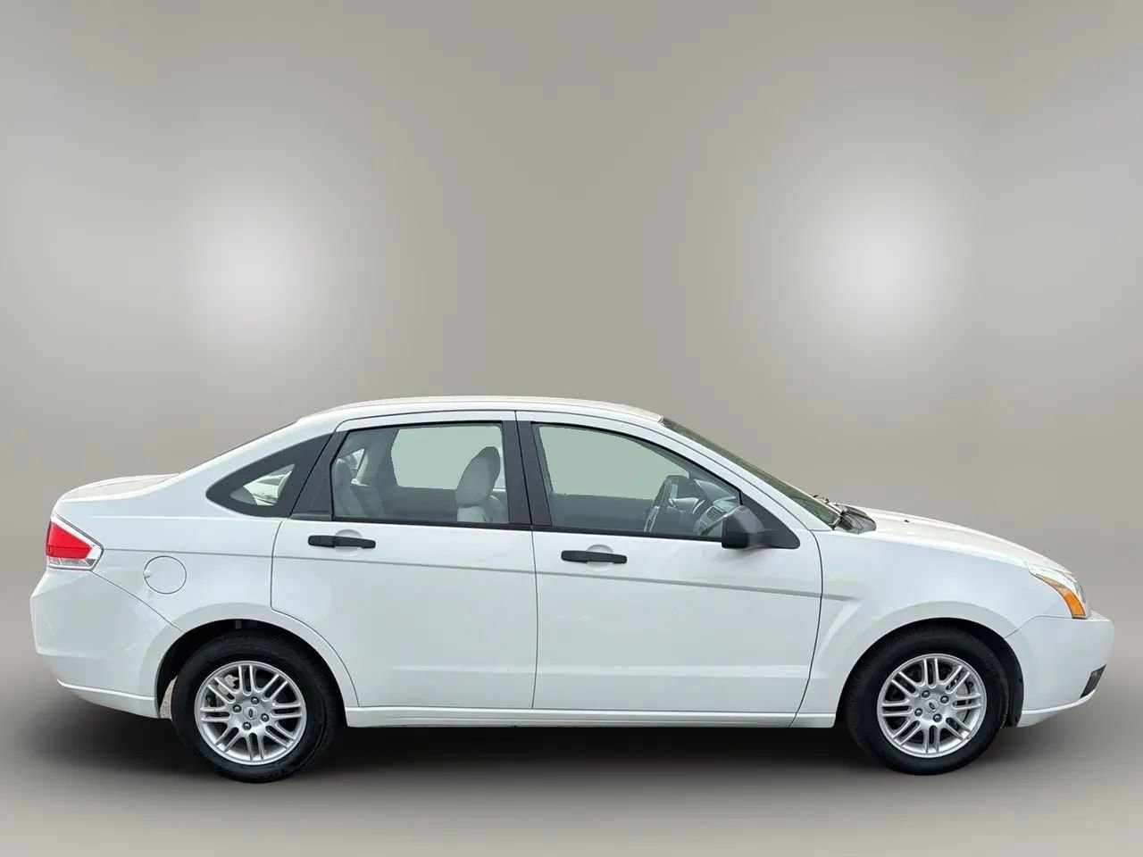Used 2011 Ford Focus SE FWD image 4