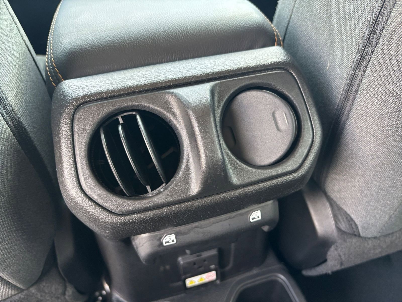 Used 2025 Jeep Wrangler Sahara image 23