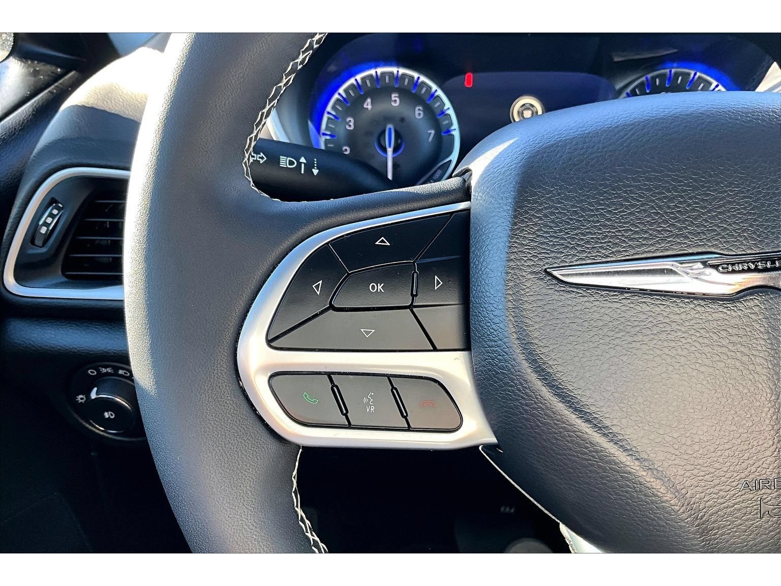 Used 2026 Chrysler Pacifica Select FWD image 10