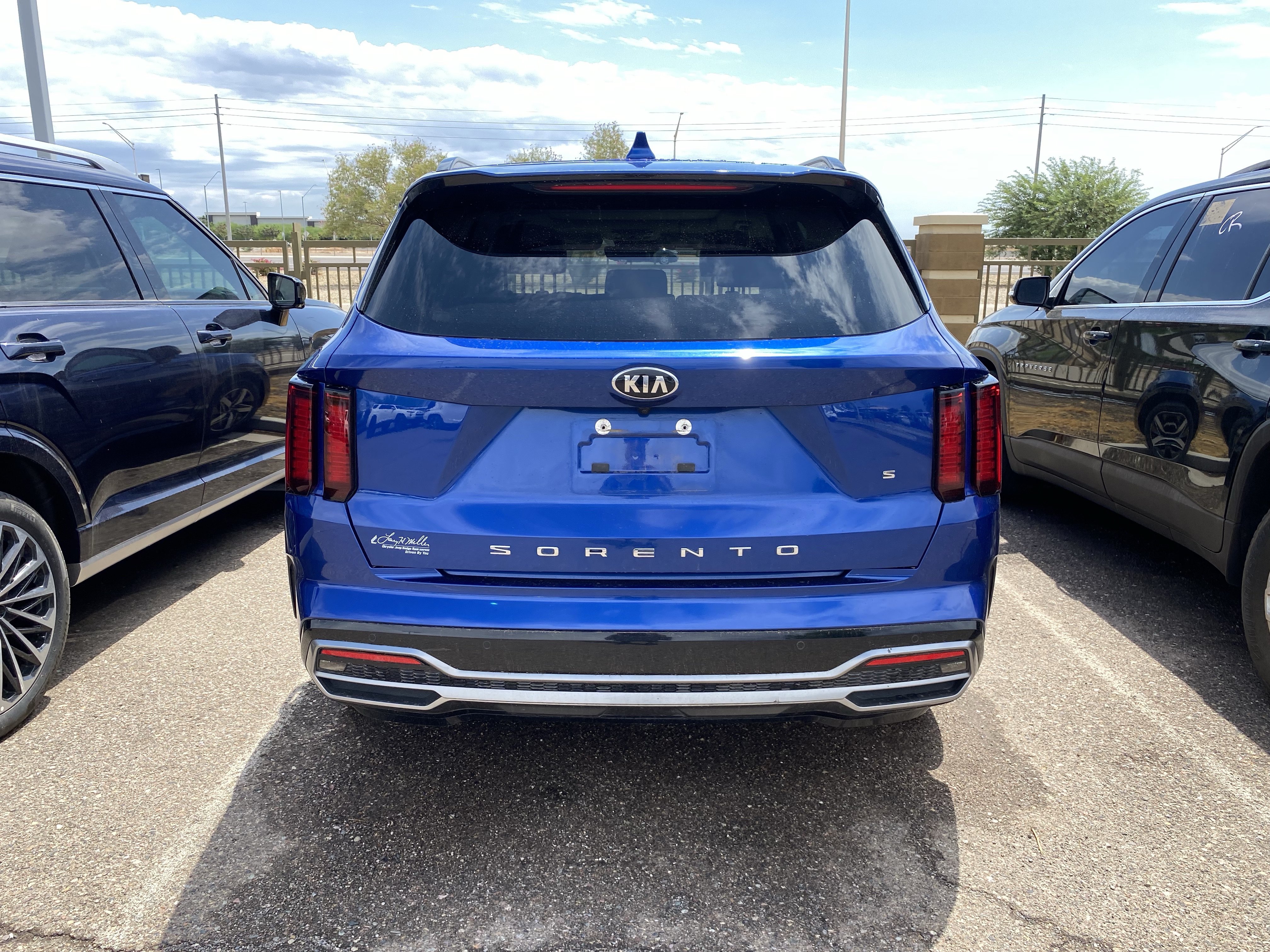 Used 2021 Kia Sorento S w/ Panoramic Sunroof Package FWD image 3