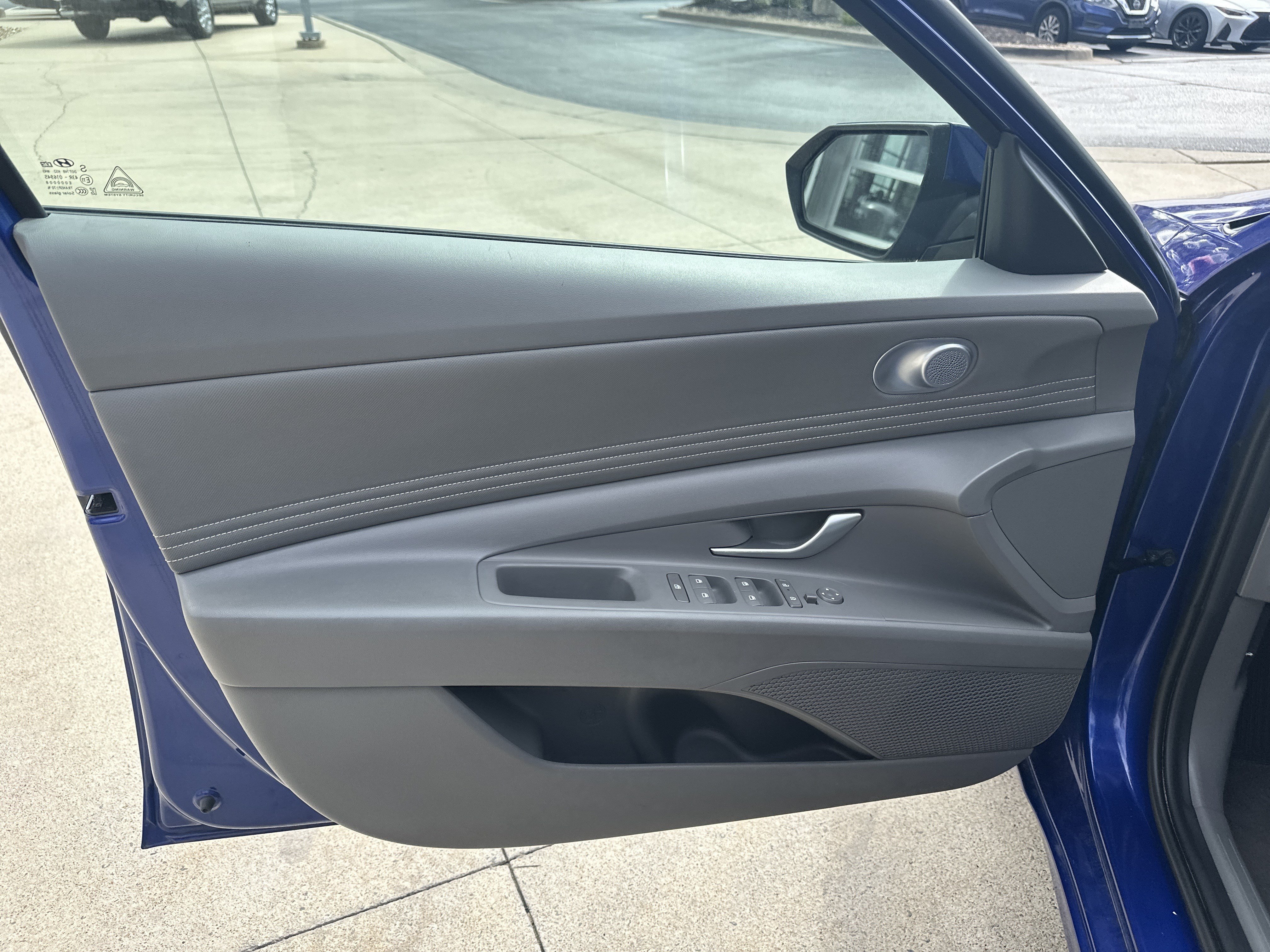 Used 2025 Hyundai Elantra SEL FWD image 13