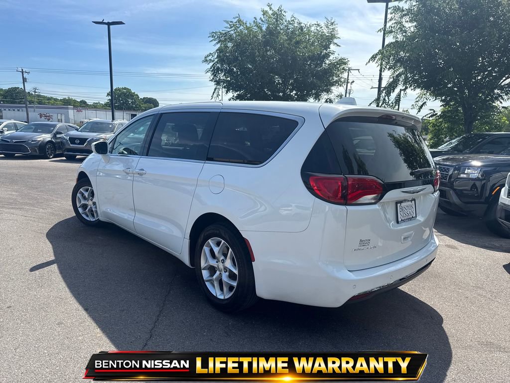 Used 2018 Chrysler Pacifica Touring Plus w/ Tire & Wheel Group FWD image 7