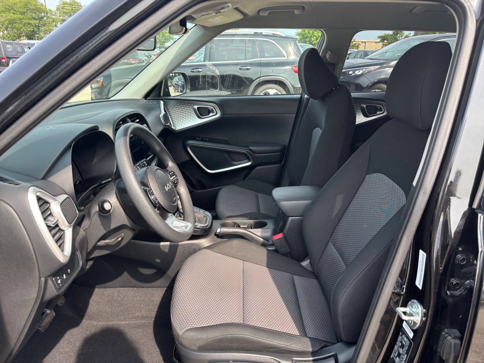 Used 2025 Kia Soul LX w/ LX Technology Package FWD image 24