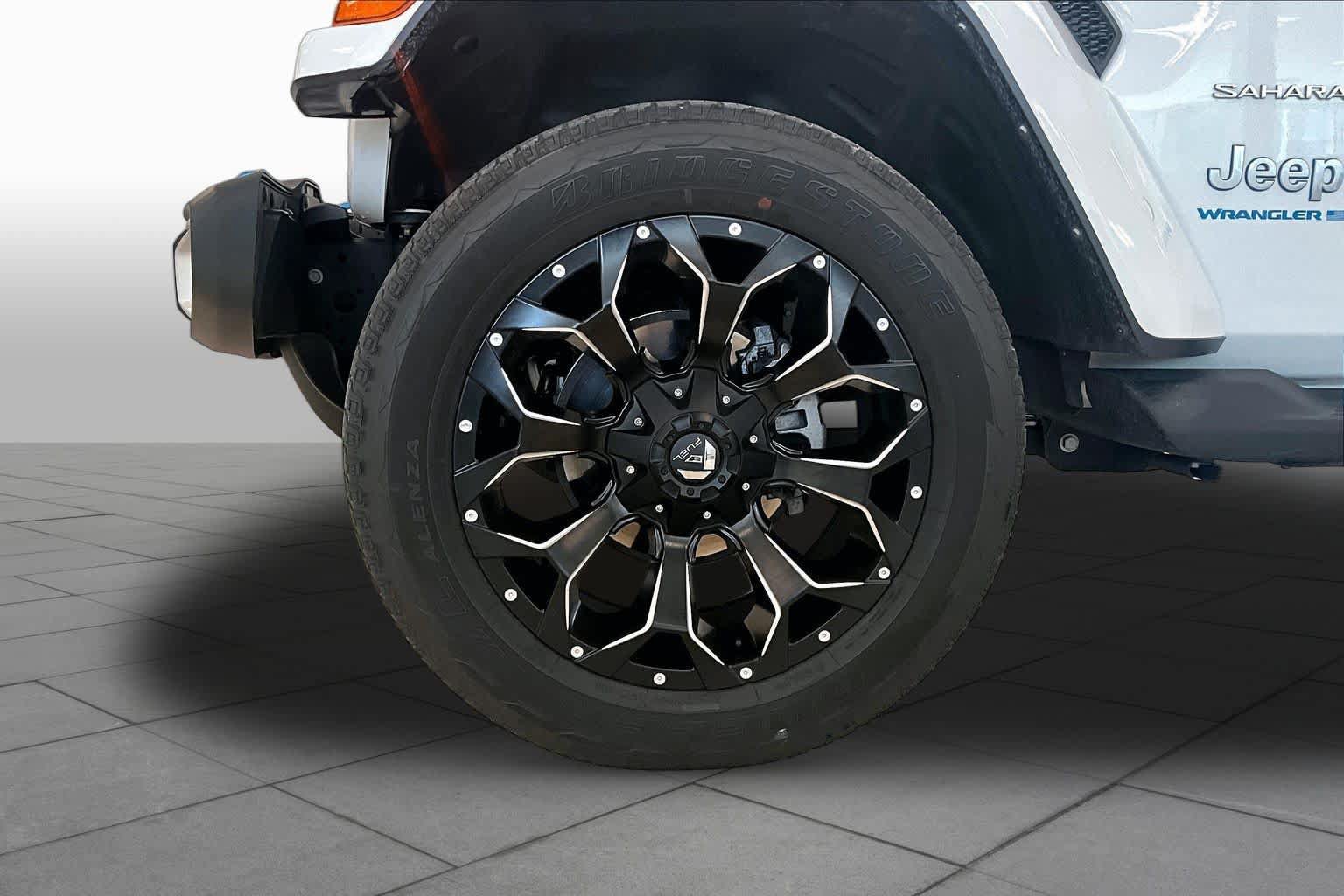 Used 2023 Jeep Wrangler Unlimited Sahara AWD/4WD image 10