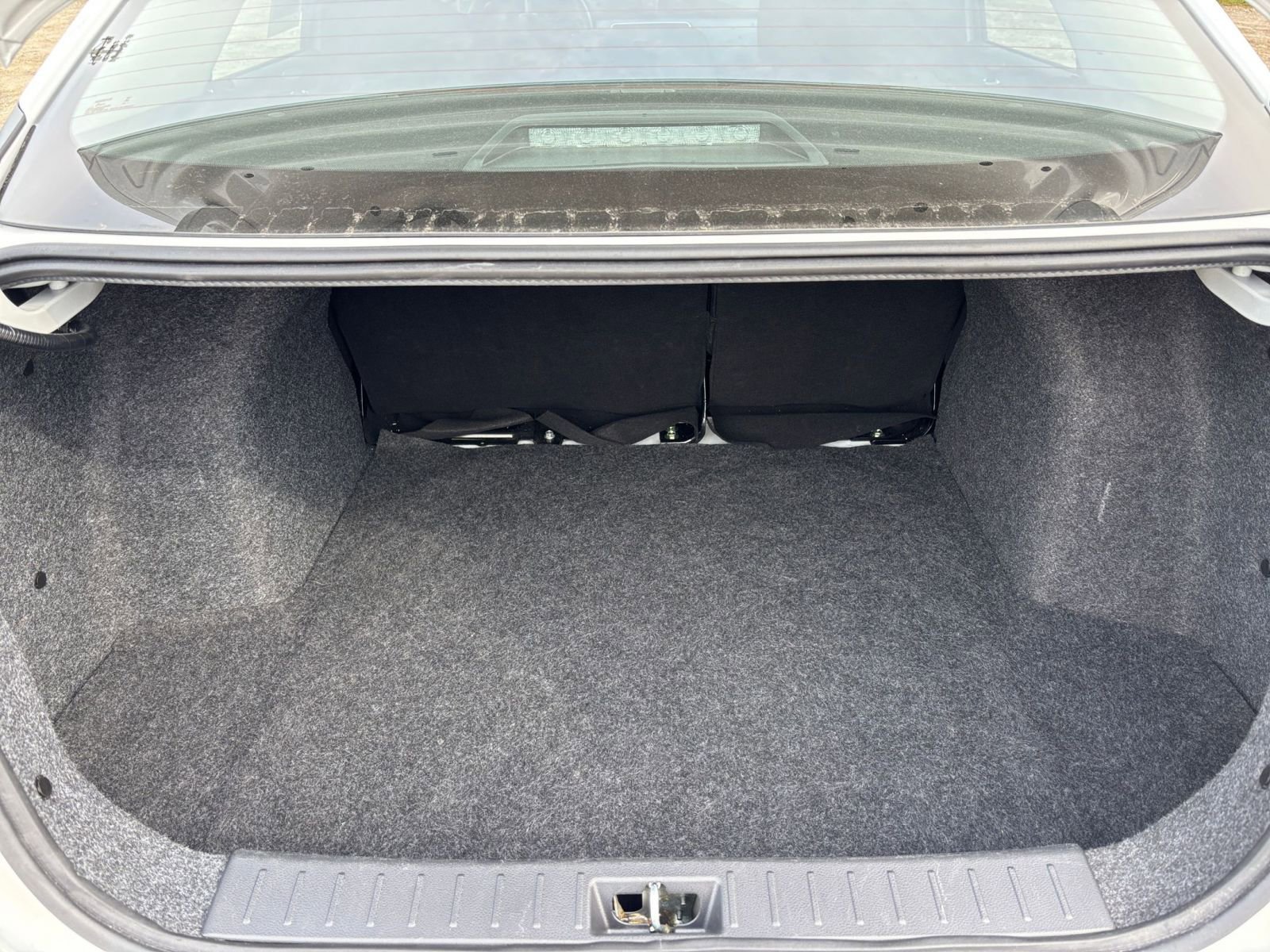 Used 2025 Nissan Versa SV FWD image 29