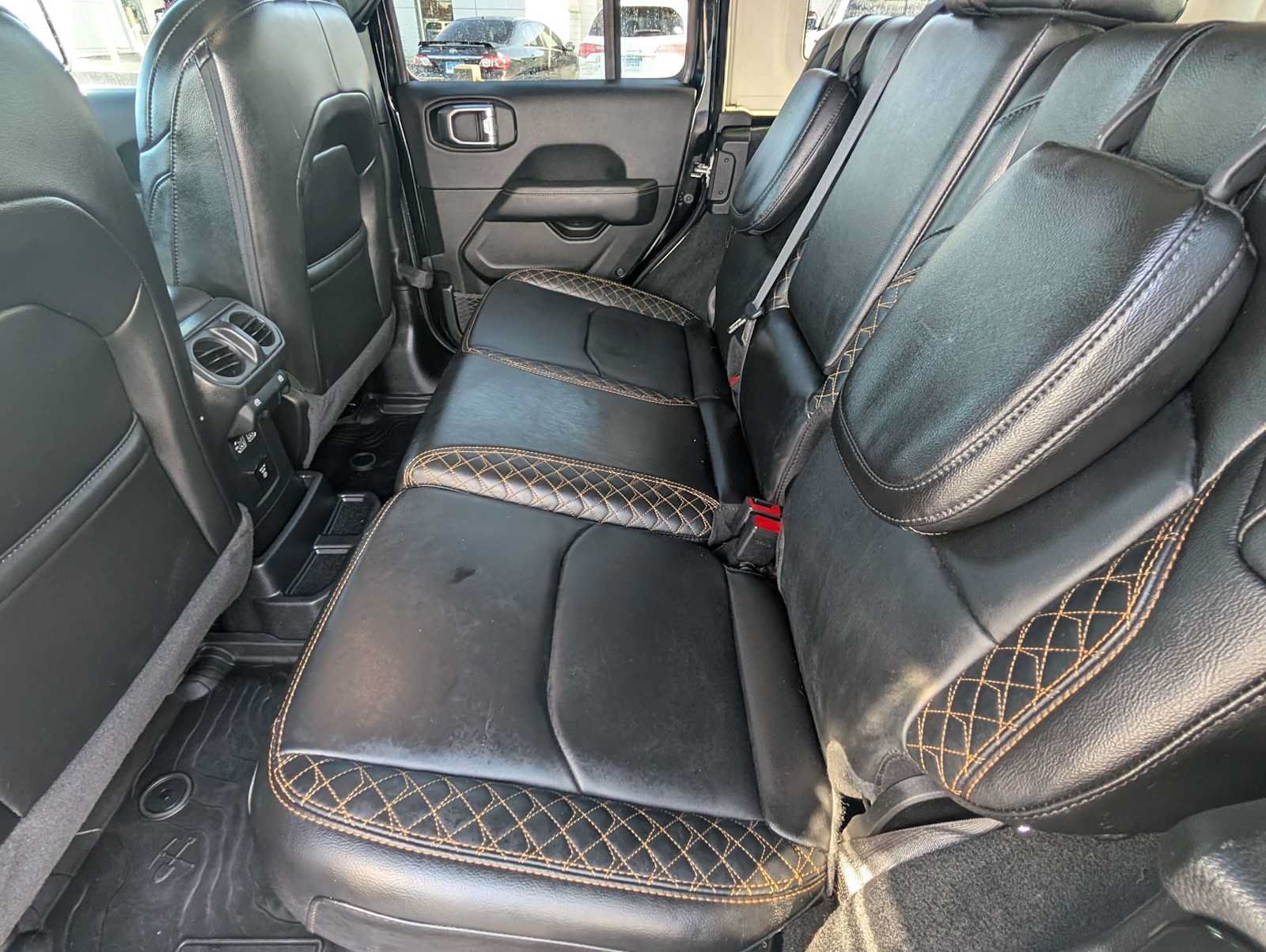 Used 2023 Jeep Wrangler Unlimited Sahara AWD/4WD image 11