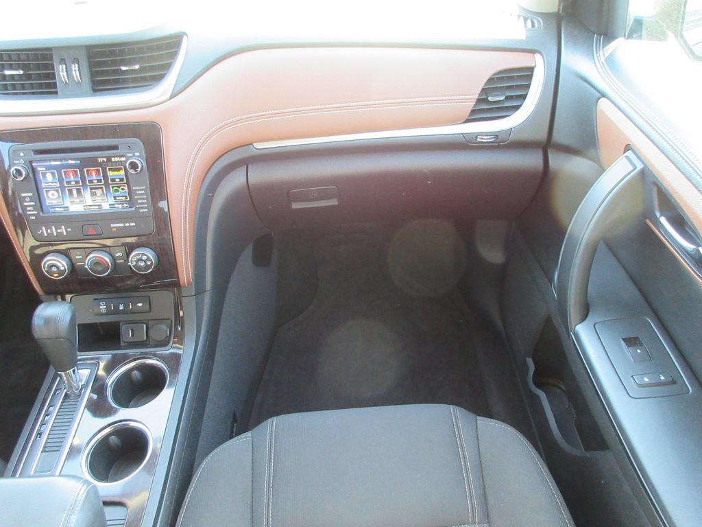 Certified 2017 Chevrolet Traverse LT FWD image 17