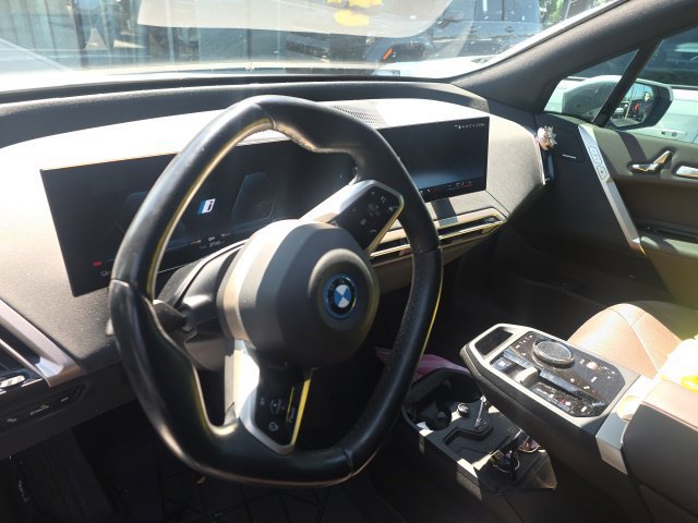 Used 2024 BMW iX xDrive50 w/ Premium Package AWD/4WD image 3