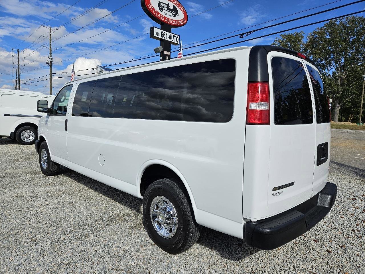Used 2020 Chevrolet Express 3500 LS RWD image 3
