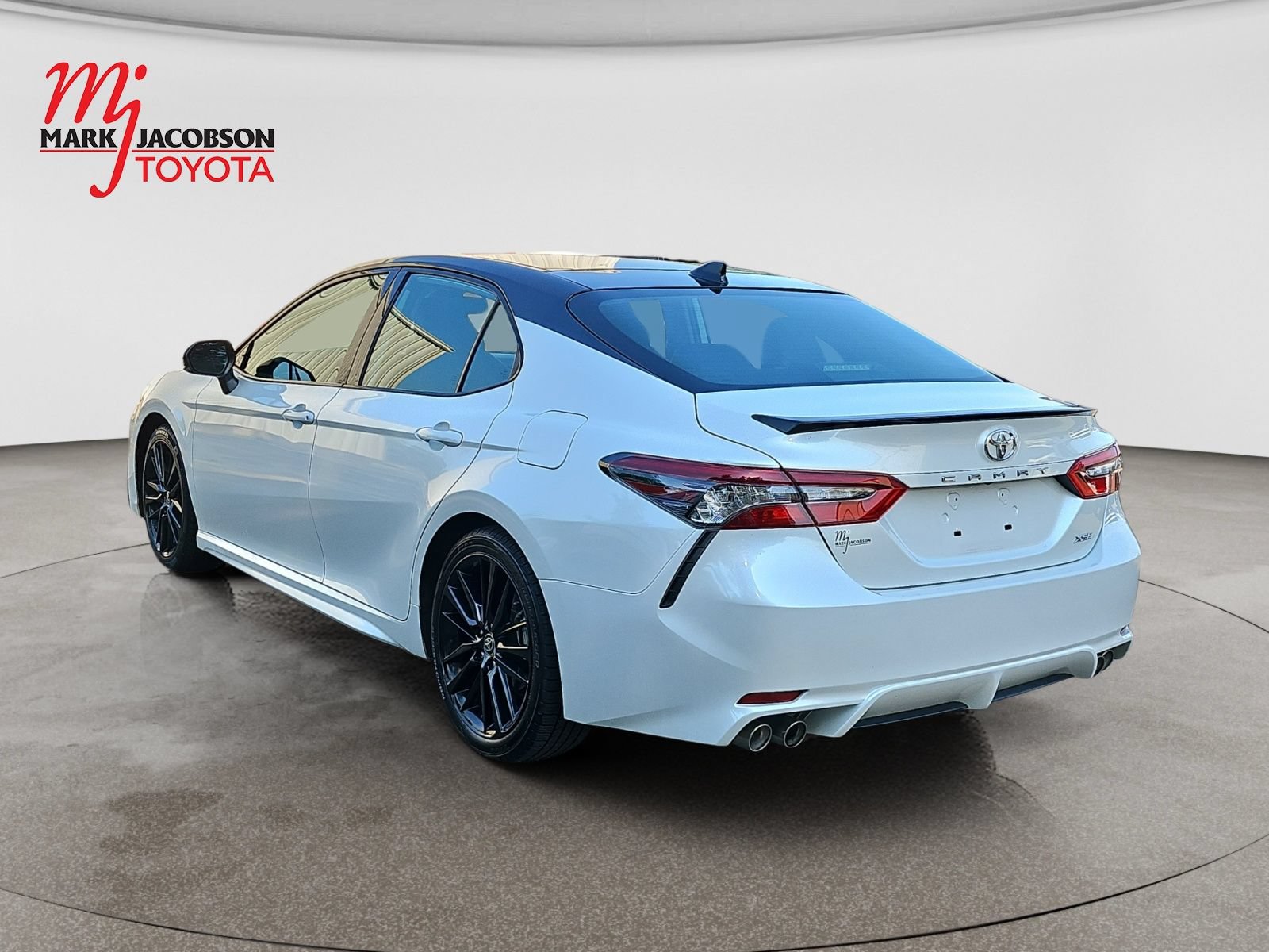 Used 2021 Toyota Camry XSE FWD image 8