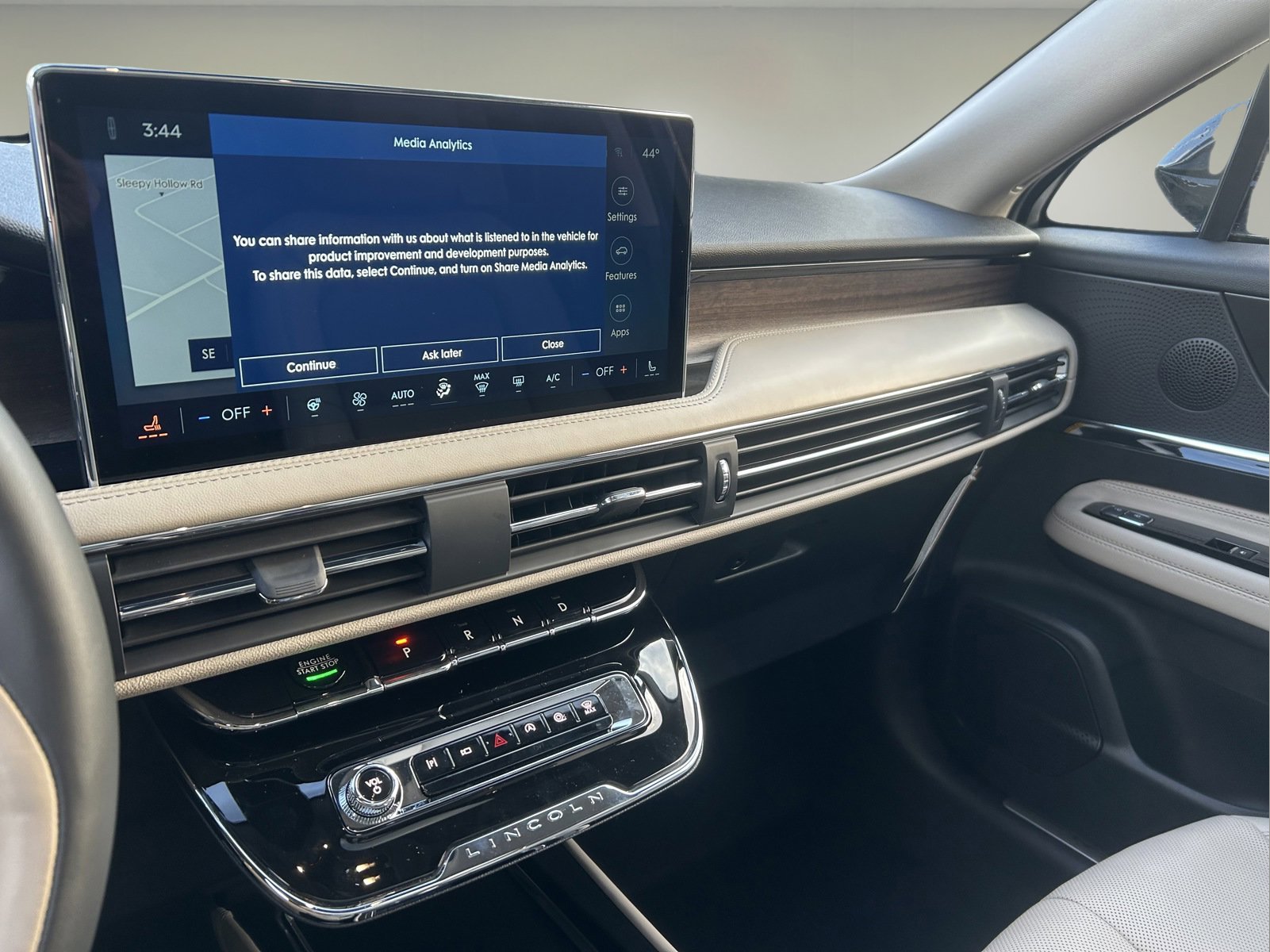 Used 2025 Lincoln Corsair Reserve image 9