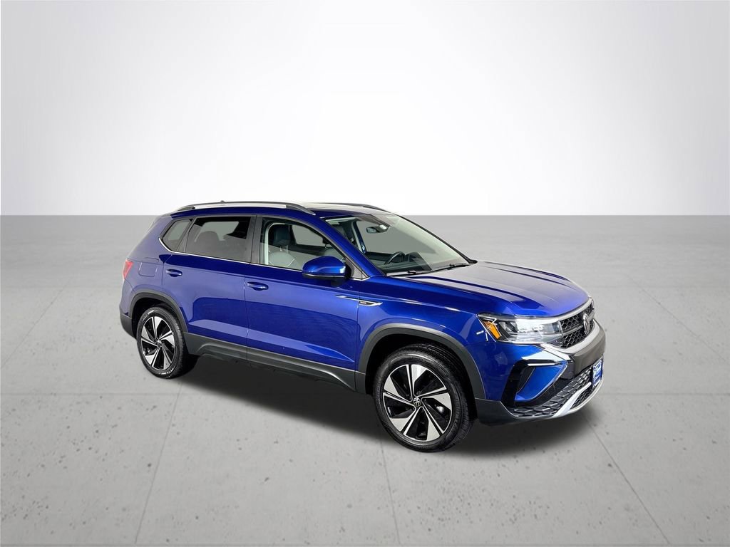Certified 2024 Volkswagen Taos SE w/ Panoramic Sunroof Package image 4