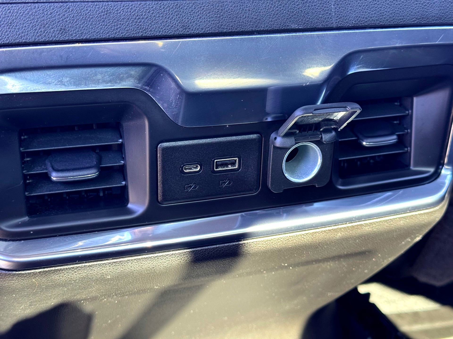 Used 2022 GMC Sierra 1500 AT4 w/ AT4 Premium Package image 23