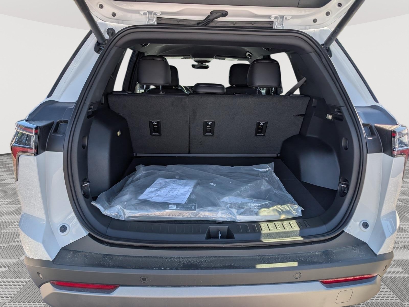 New 2027 Chevrolet Equinox LT w/ Convenience Package II AWD/4WD image 8