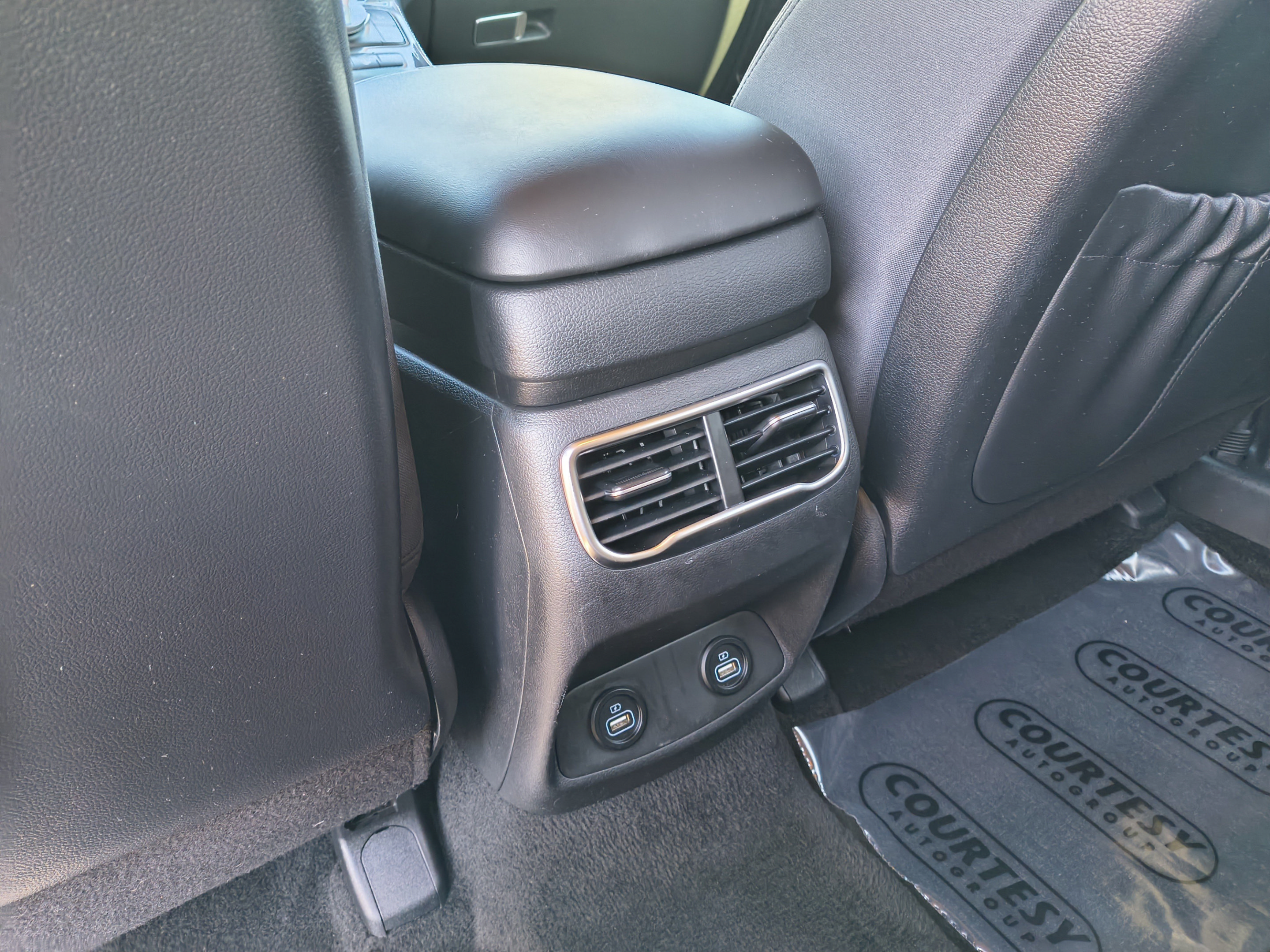 Certified 2023 Hyundai Santa Fe SEL AWD/4WD image 15