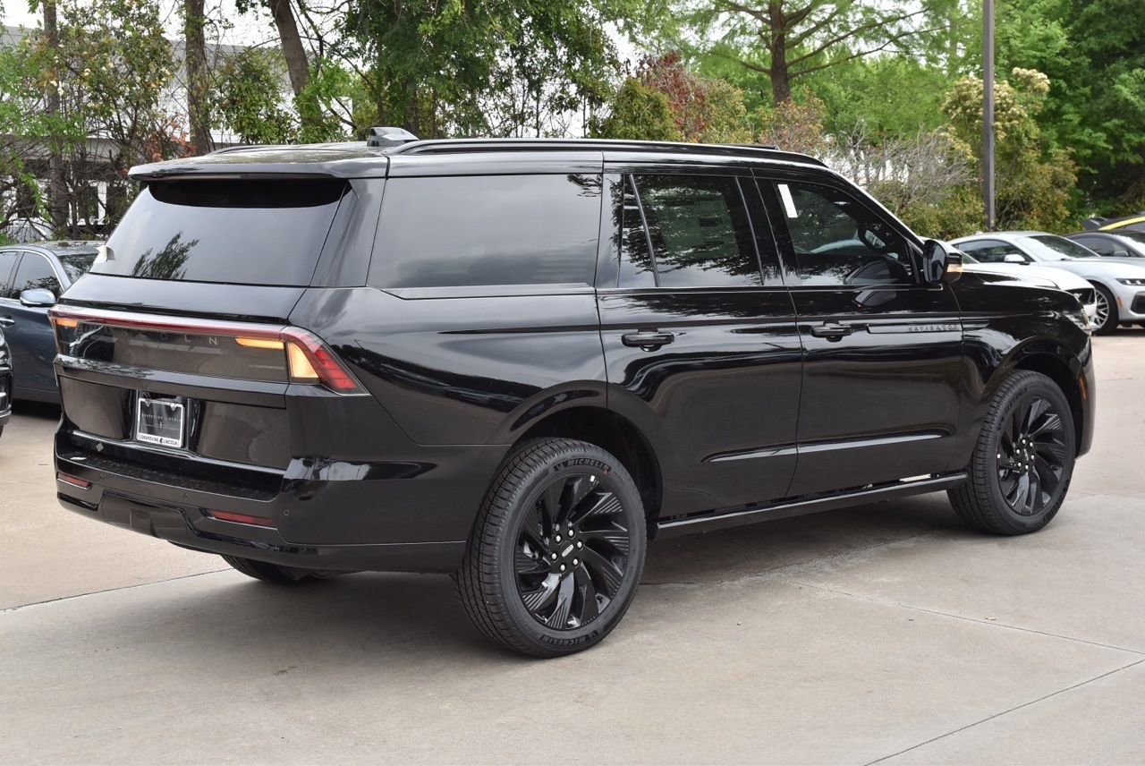 New 2026 Lincoln Navigator Reserve w/ Jet Appearance Package image 13