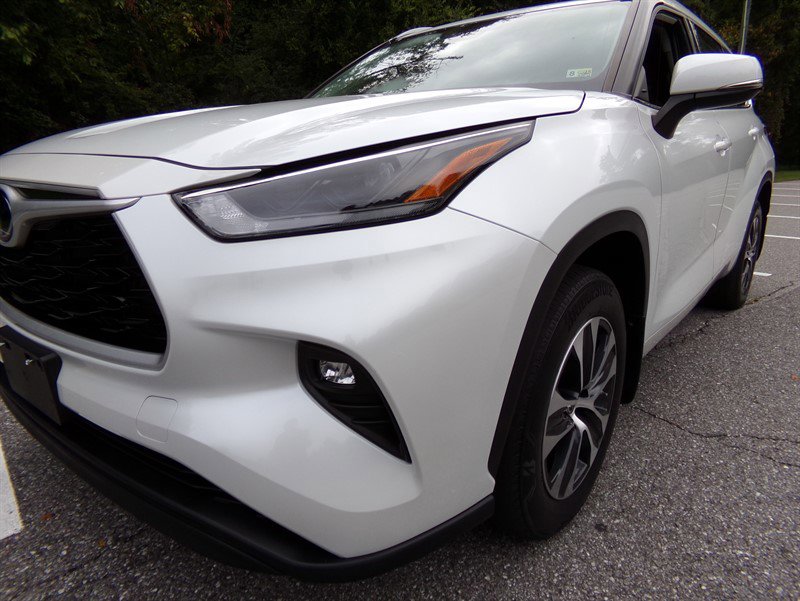 Used 2022 Toyota Highlander XLE image 5