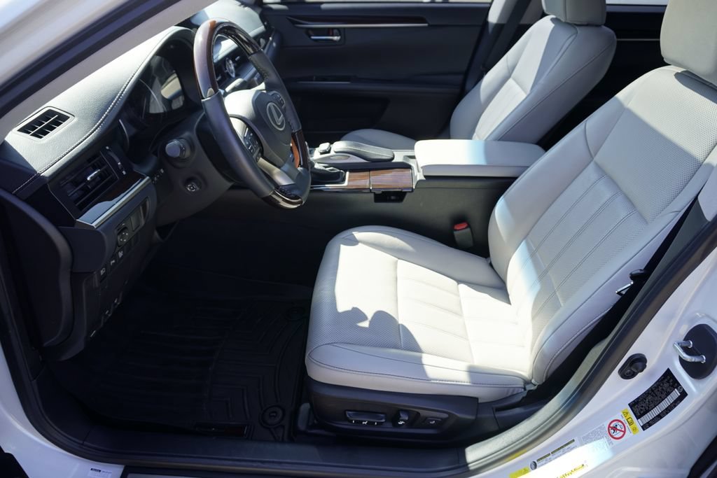 Used 2017 Lexus ES 350 w/ Luxury Package FWD image 19