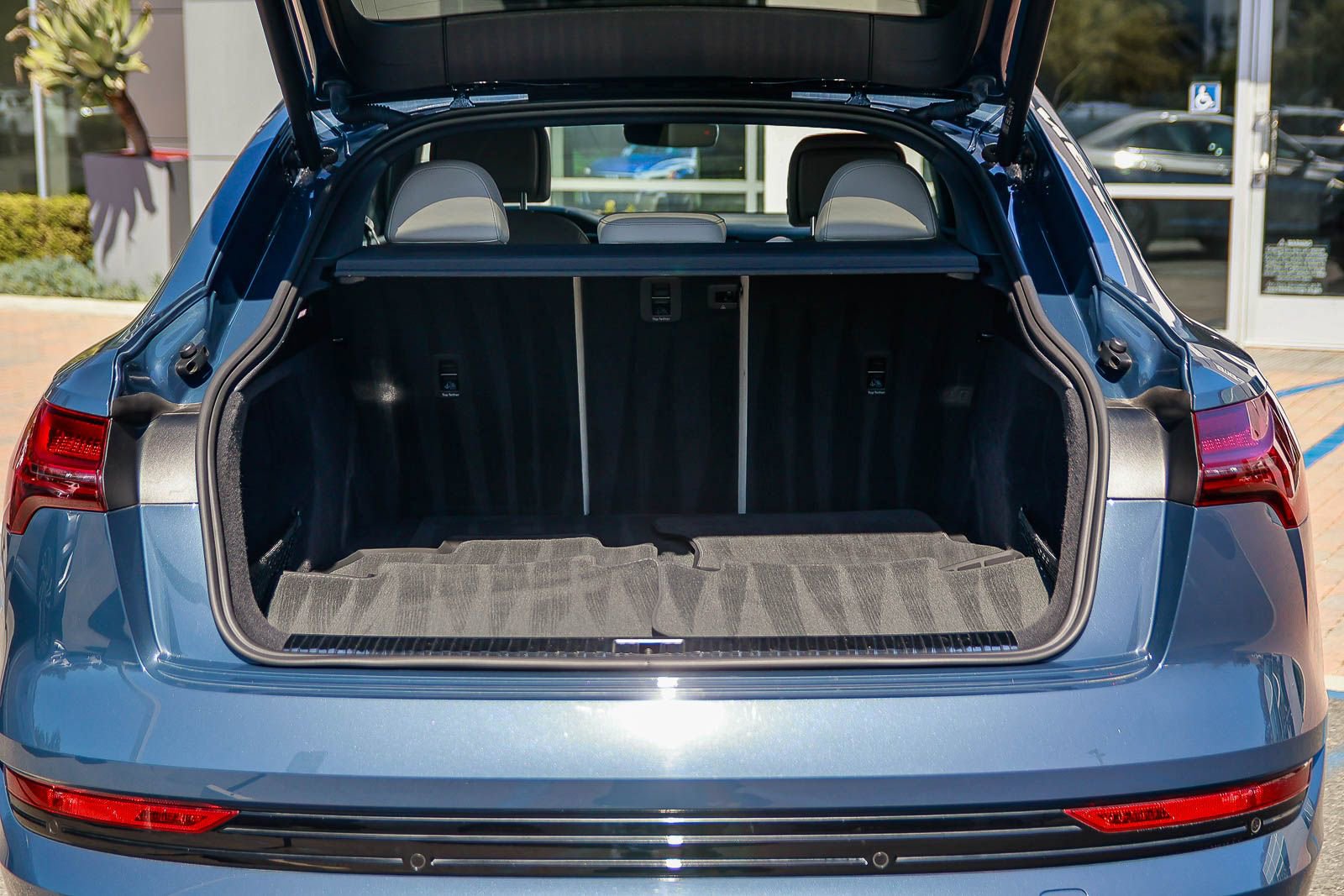 Used 2023 Audi e-tron Premium w/ Convenience Plus Package image 29