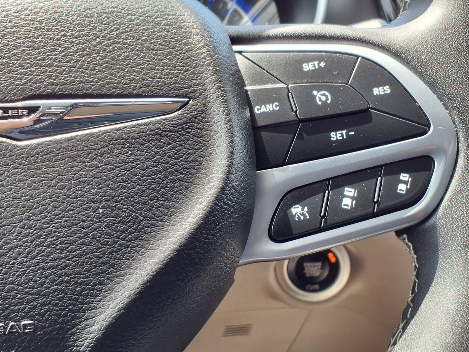 Used 2024 Chrysler Pacifica Touring-L FWD image 19