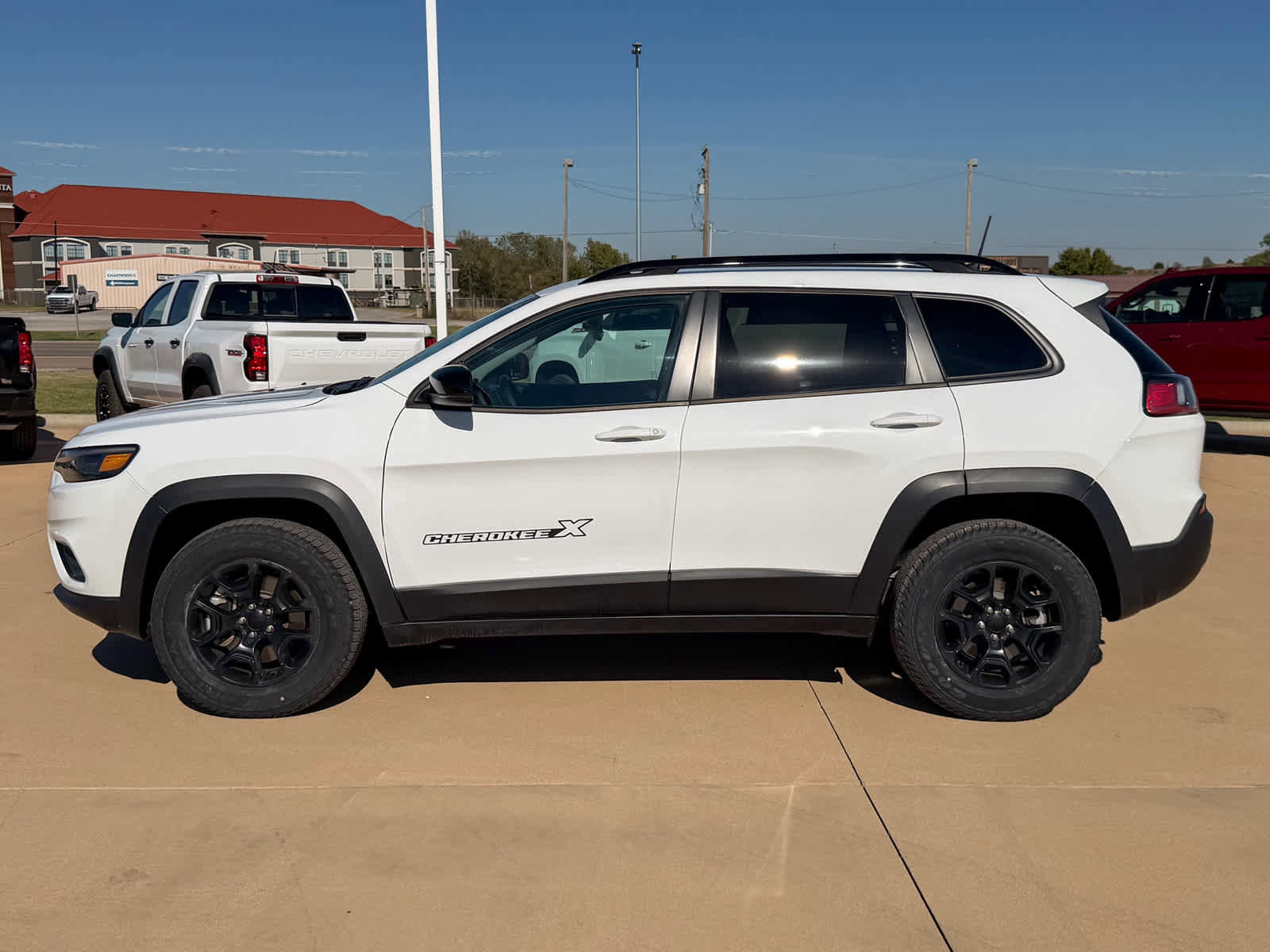 Used 2022 Jeep Cherokee Latitude image 3