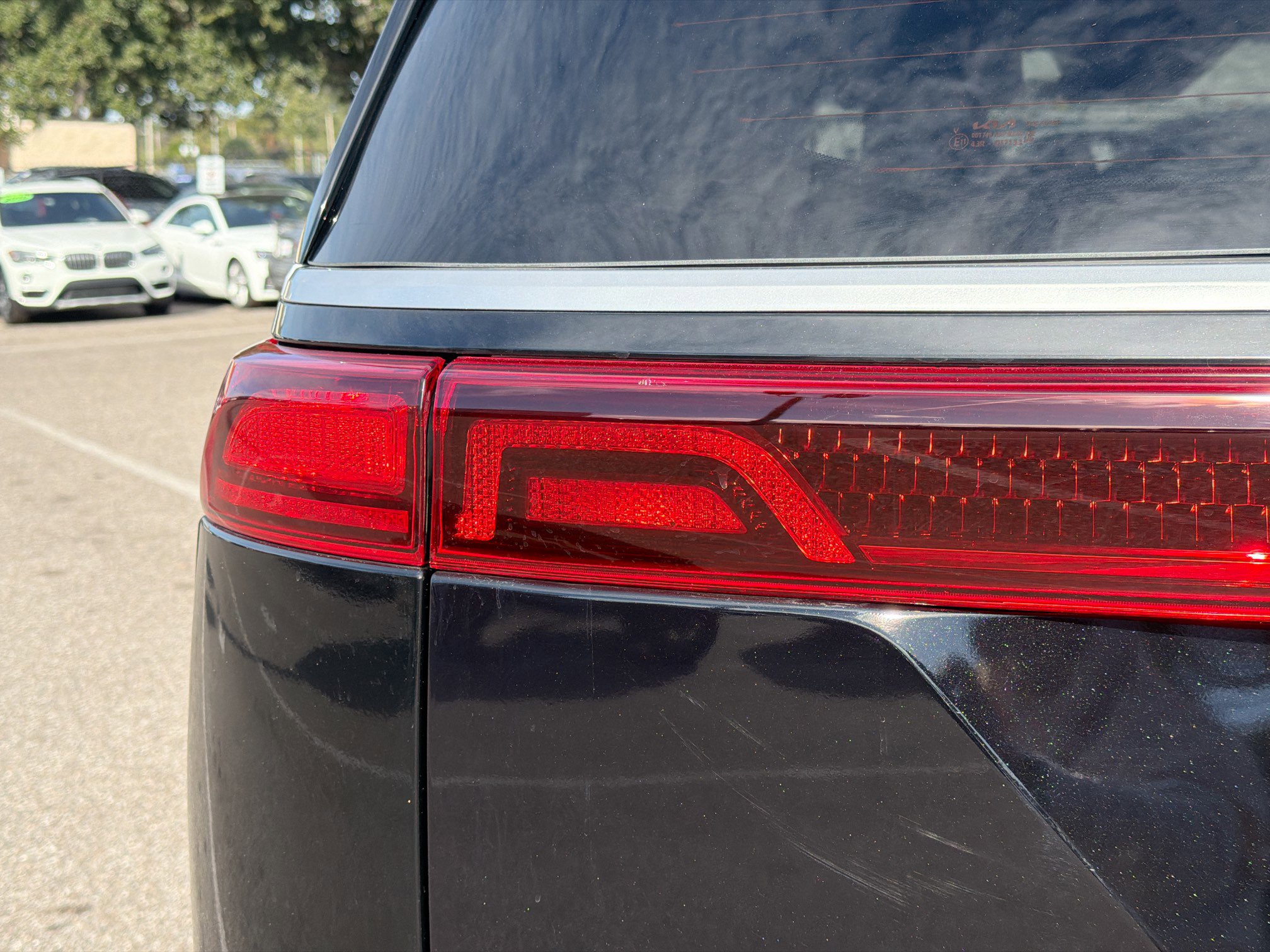 Used 2023 Kia Carnival LX image 10