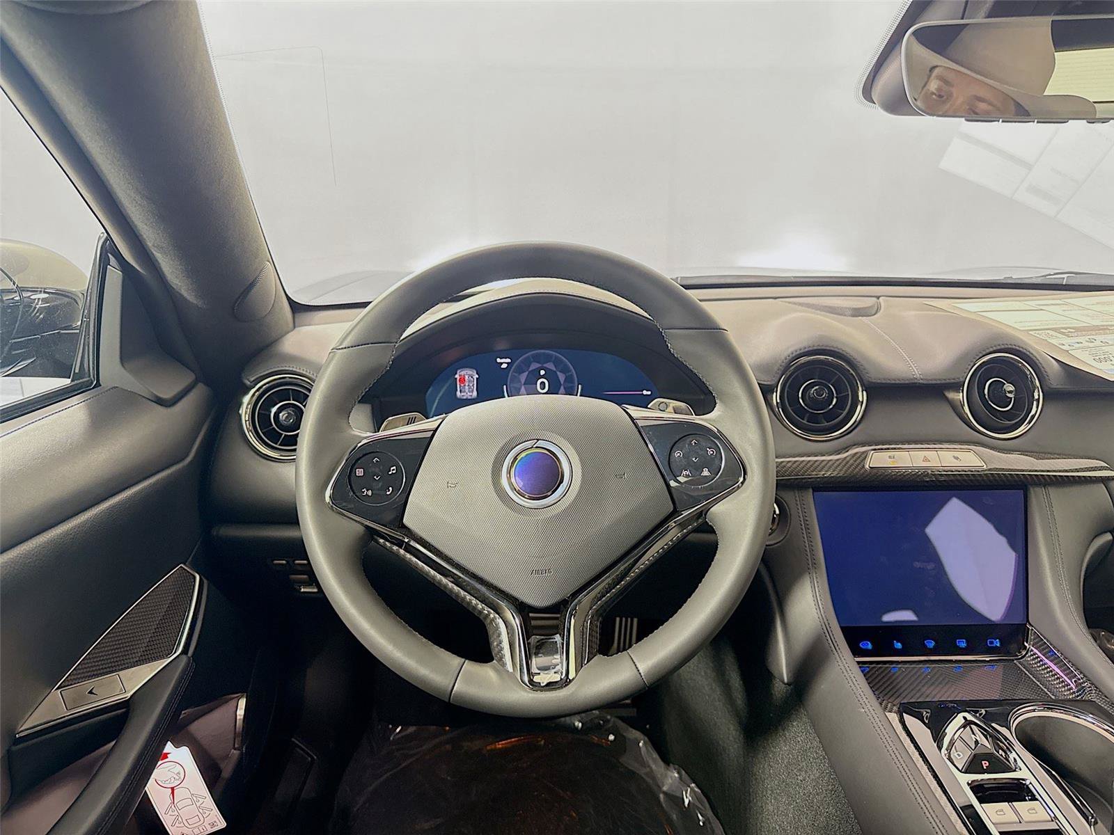 New 2025 Karma Revero Luxury RWD image 3