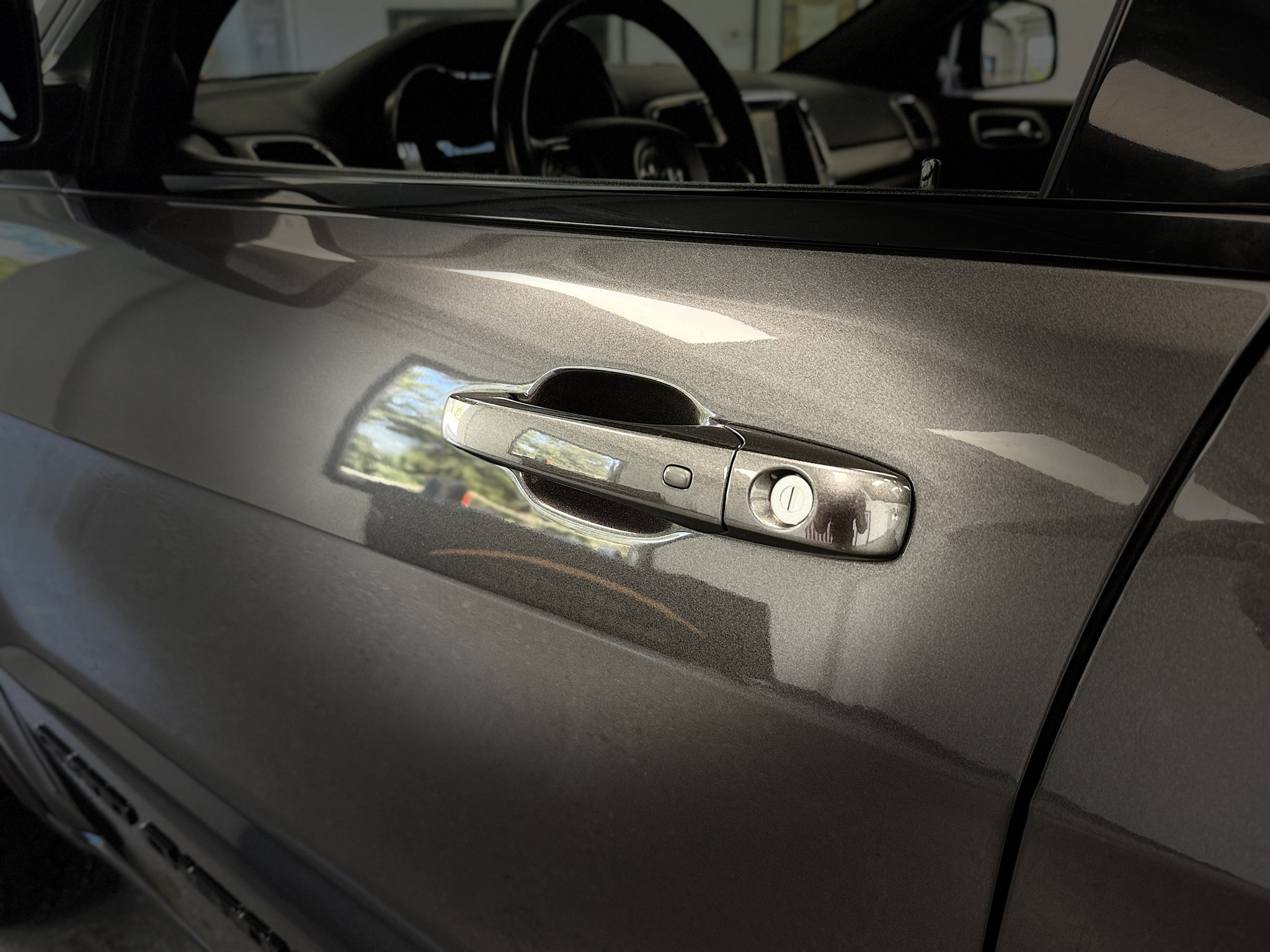 Used 2018 Jeep Grand Cherokee Altitude AWD/4WD image 12