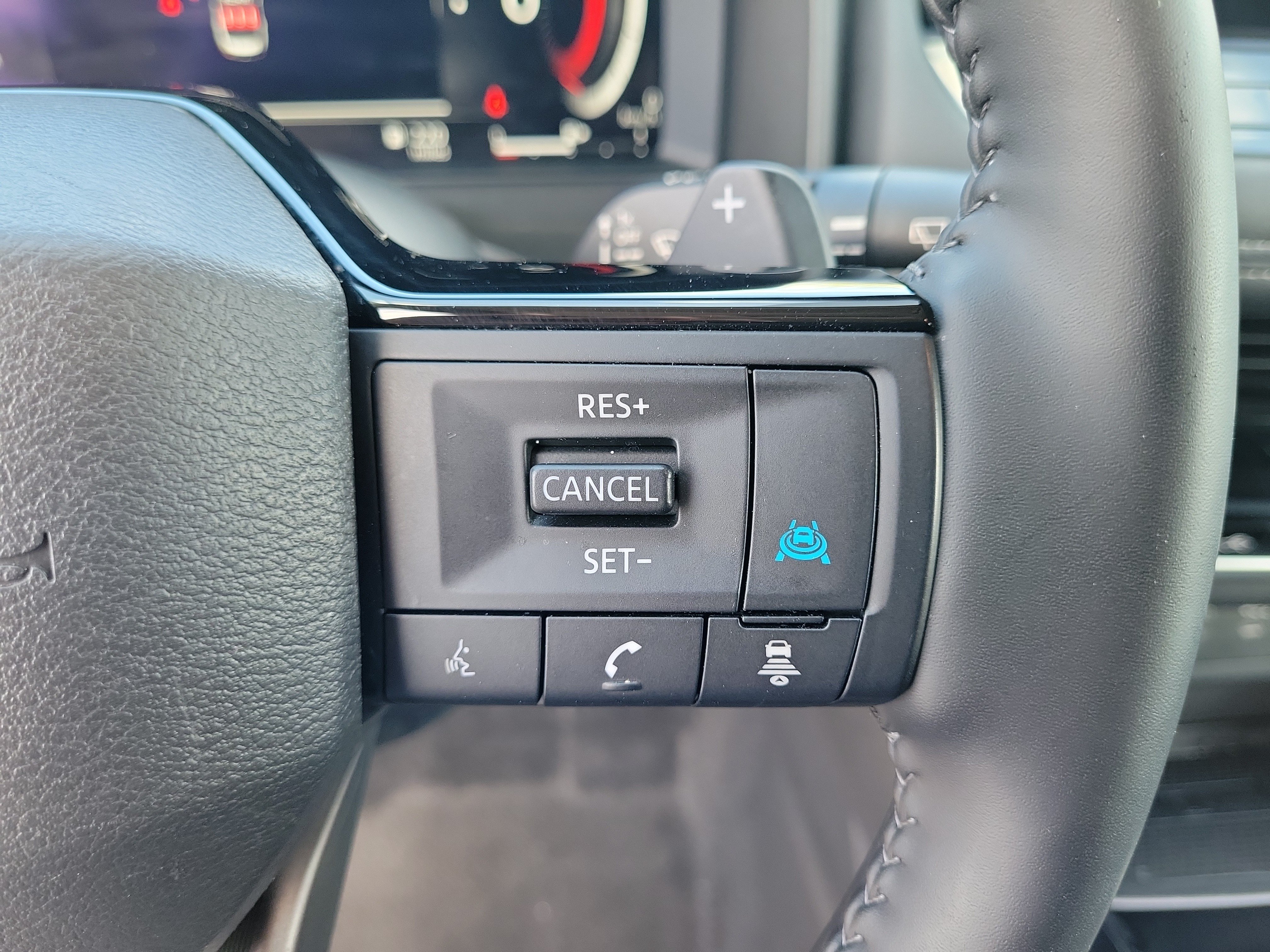 Certified 2025 Nissan Rogue SL FWD image 20