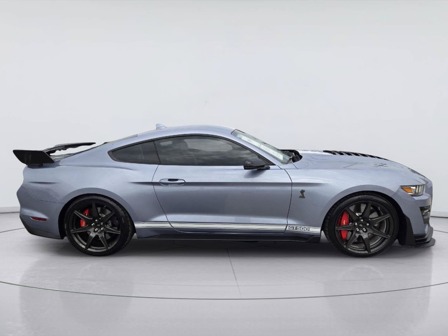 Used 2022 Ford Mustang Shelby GT500 w/ Carbon Fiber Track Pack RWD image 4