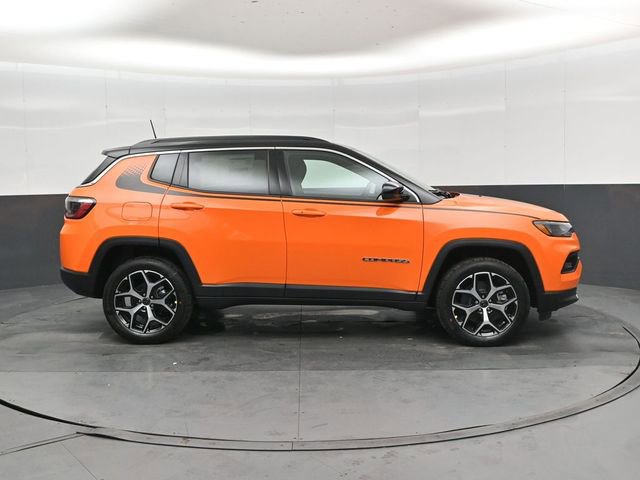 New 2026 Jeep Compass Limited w/ Mopar Graphics Package AWD/4WD image 2