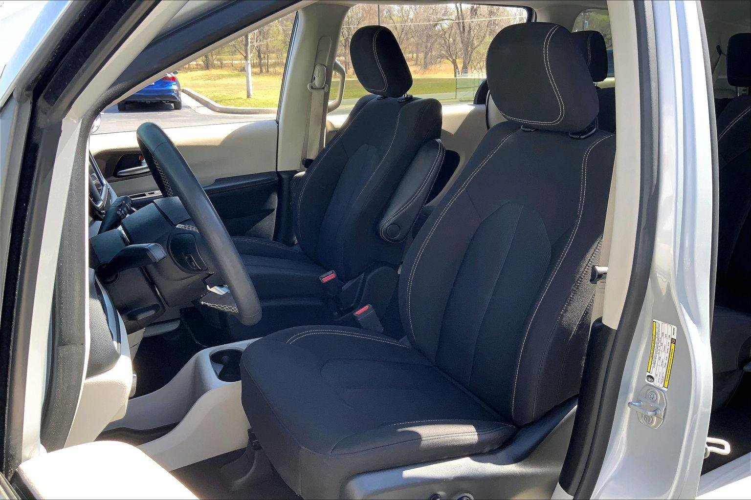 Used 2023 Chrysler Voyager LX FWD image 23