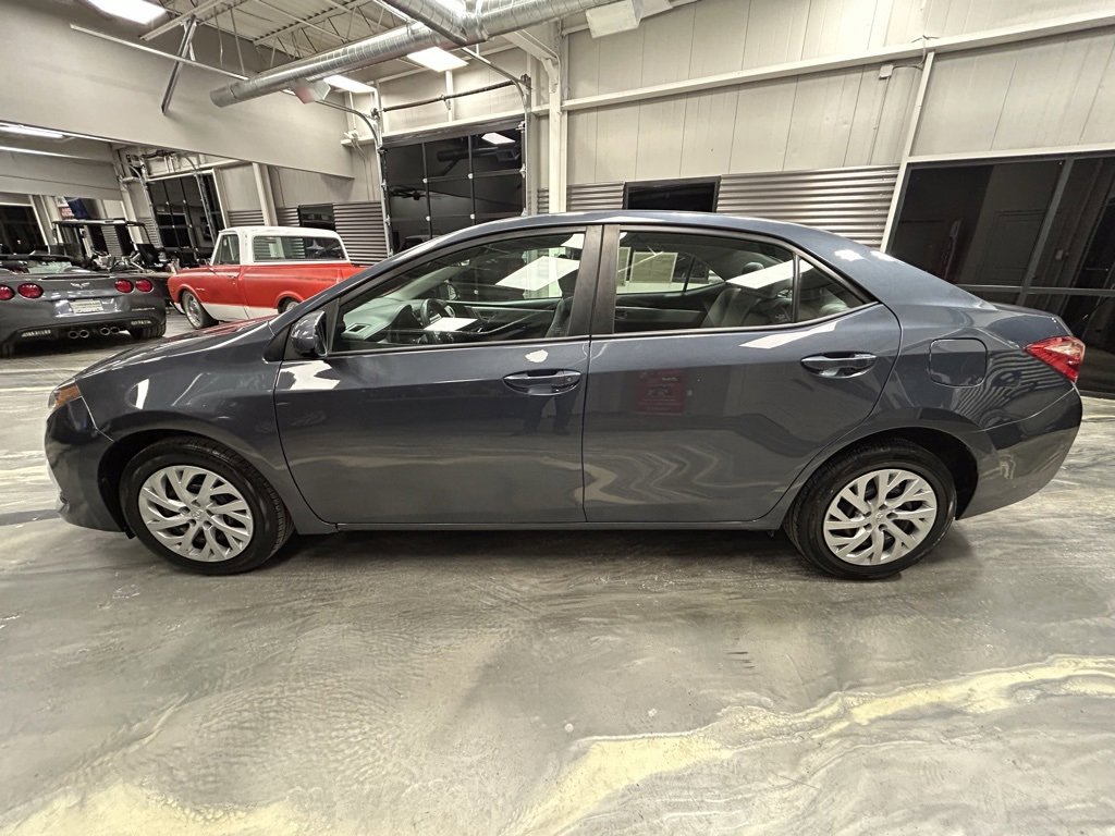 Used 2018 Toyota Corolla LE image 32
