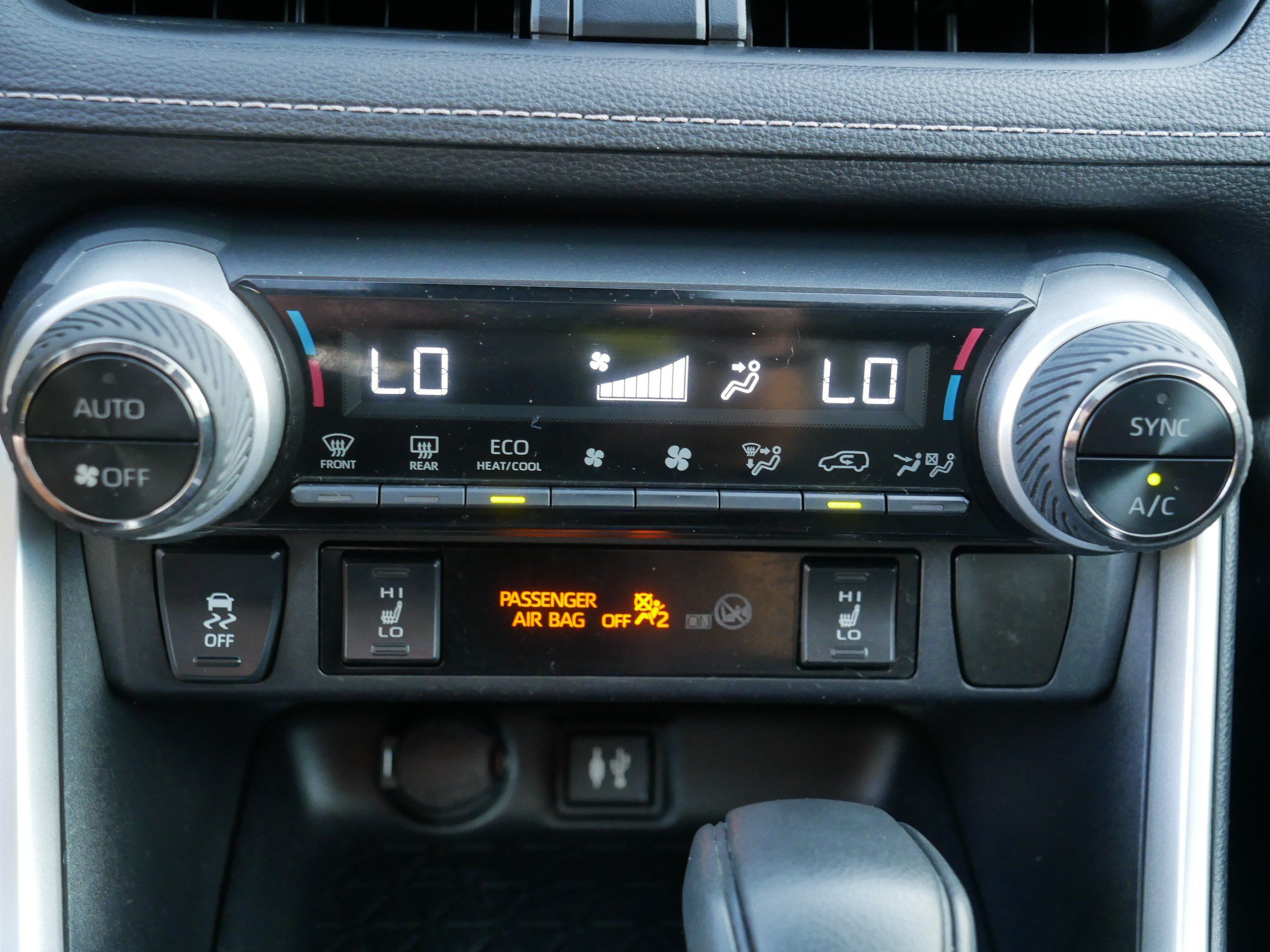 Used 2019 Toyota RAV4 XLE AWD/4WD image 23