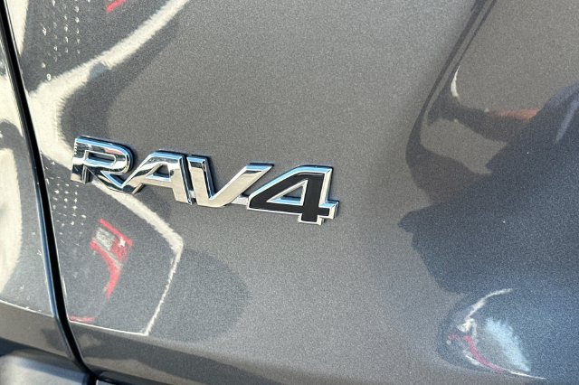 Certified 2025 Toyota RAV4 XLE AWD/4WD image 31