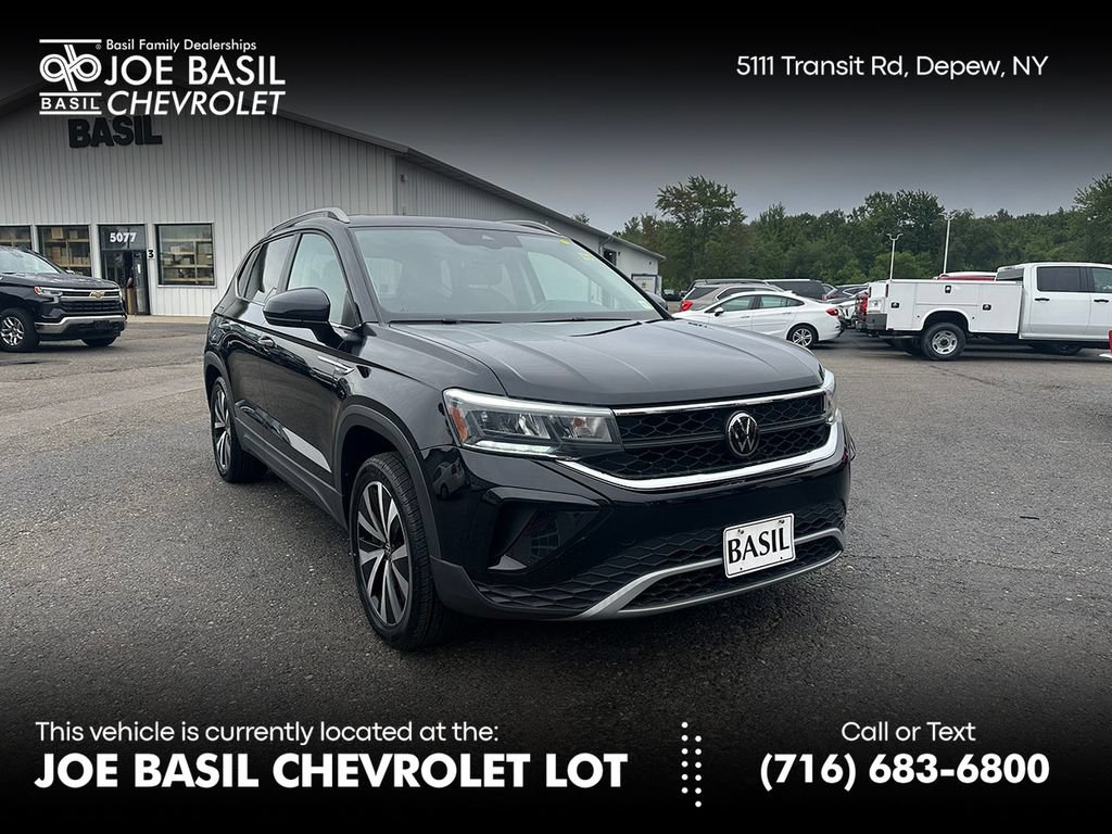 Used 2023 Volkswagen Taos SE w/ Panoramic Sunroof Package
