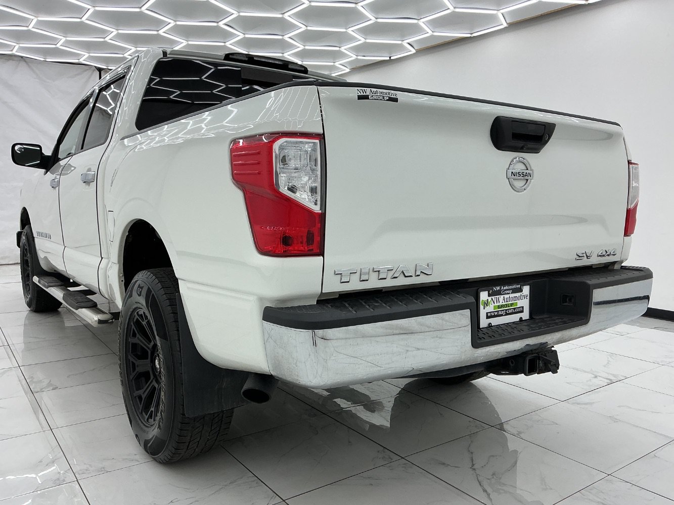 Used 2019 Nissan Titan SV AWD/4WD image 8