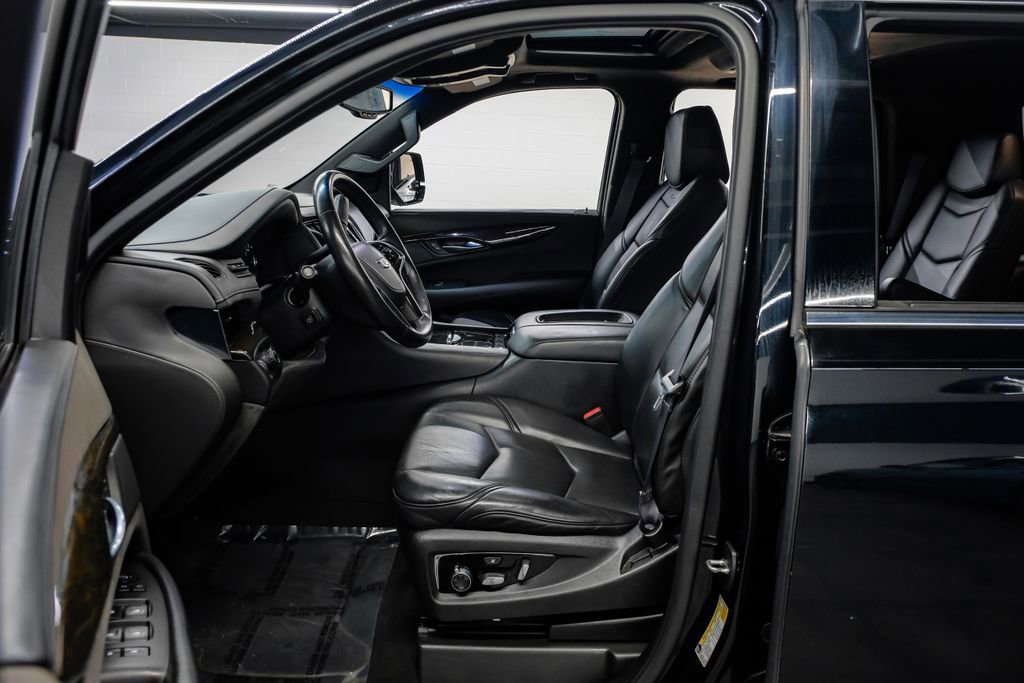 Used 2016 Cadillac Escalade Platinum RWD image 4