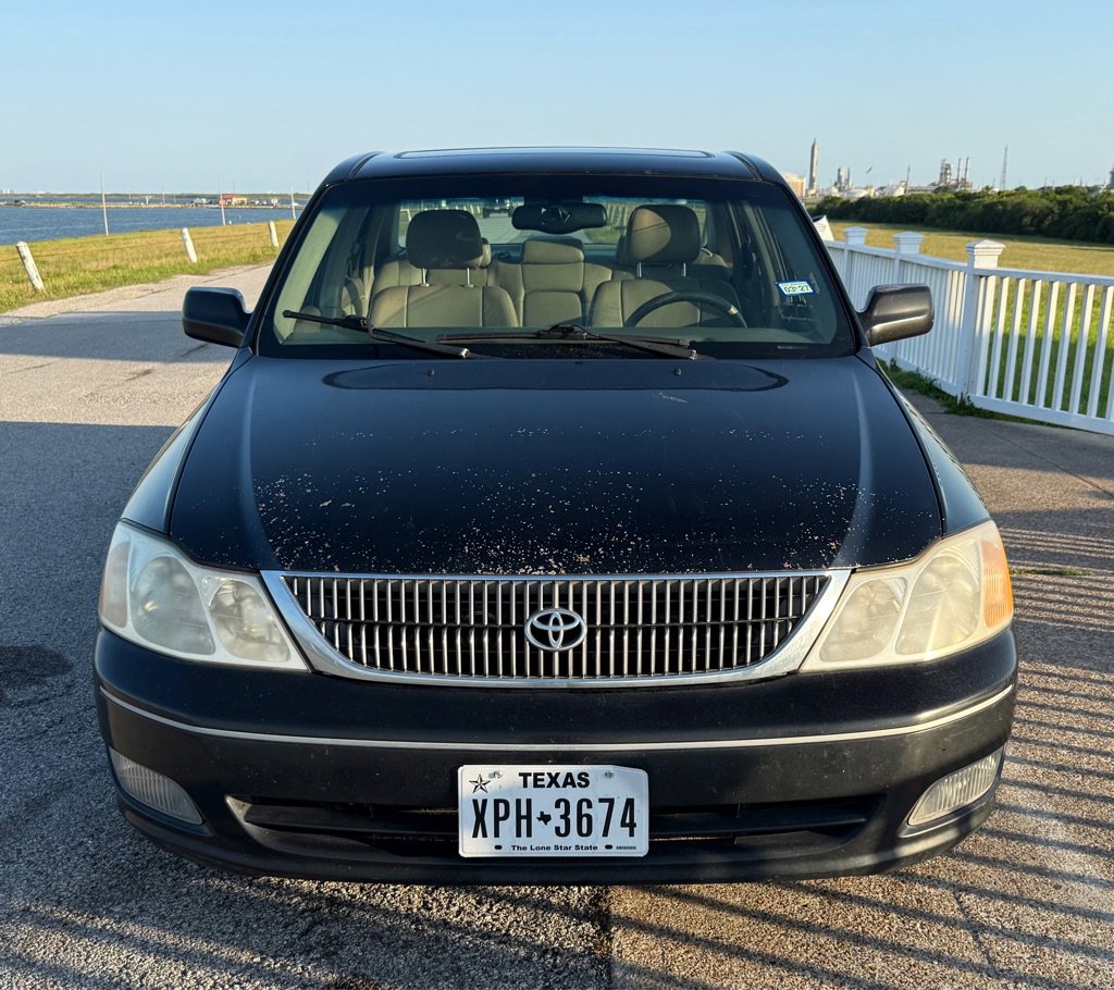 Used 2000 Toyota Avalon XLS FWD image 2