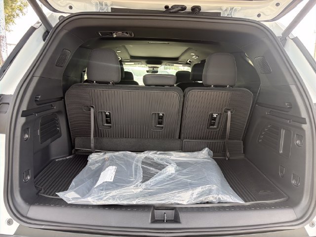 New 2027 Chevrolet Traverse LT w/ Sun and Wheel Package FWD image 11