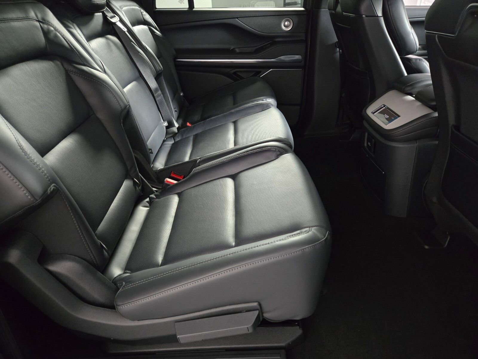 New 2026 Lincoln Navigator L Reserve w/ Jet Appearance Package AWD/4WD image 19
