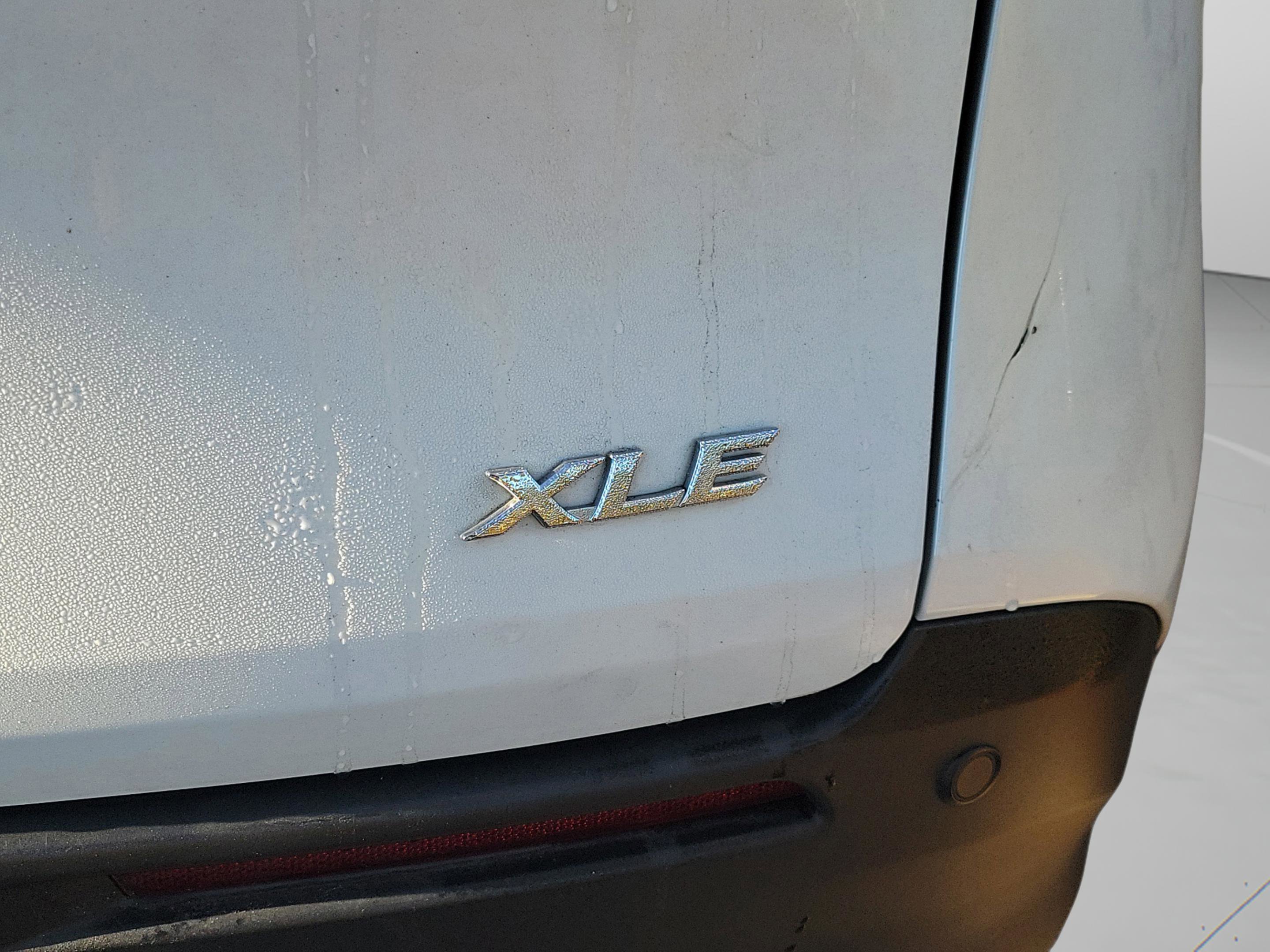 Used 2025 Toyota Sienna XLE image 30