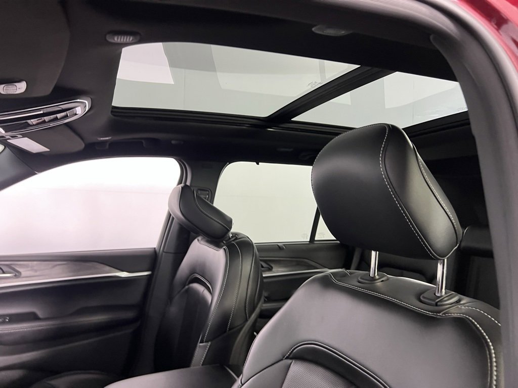 Certified 2024 Jeep Grand Cherokee Limited w/ Luxury Tech Group II image 25