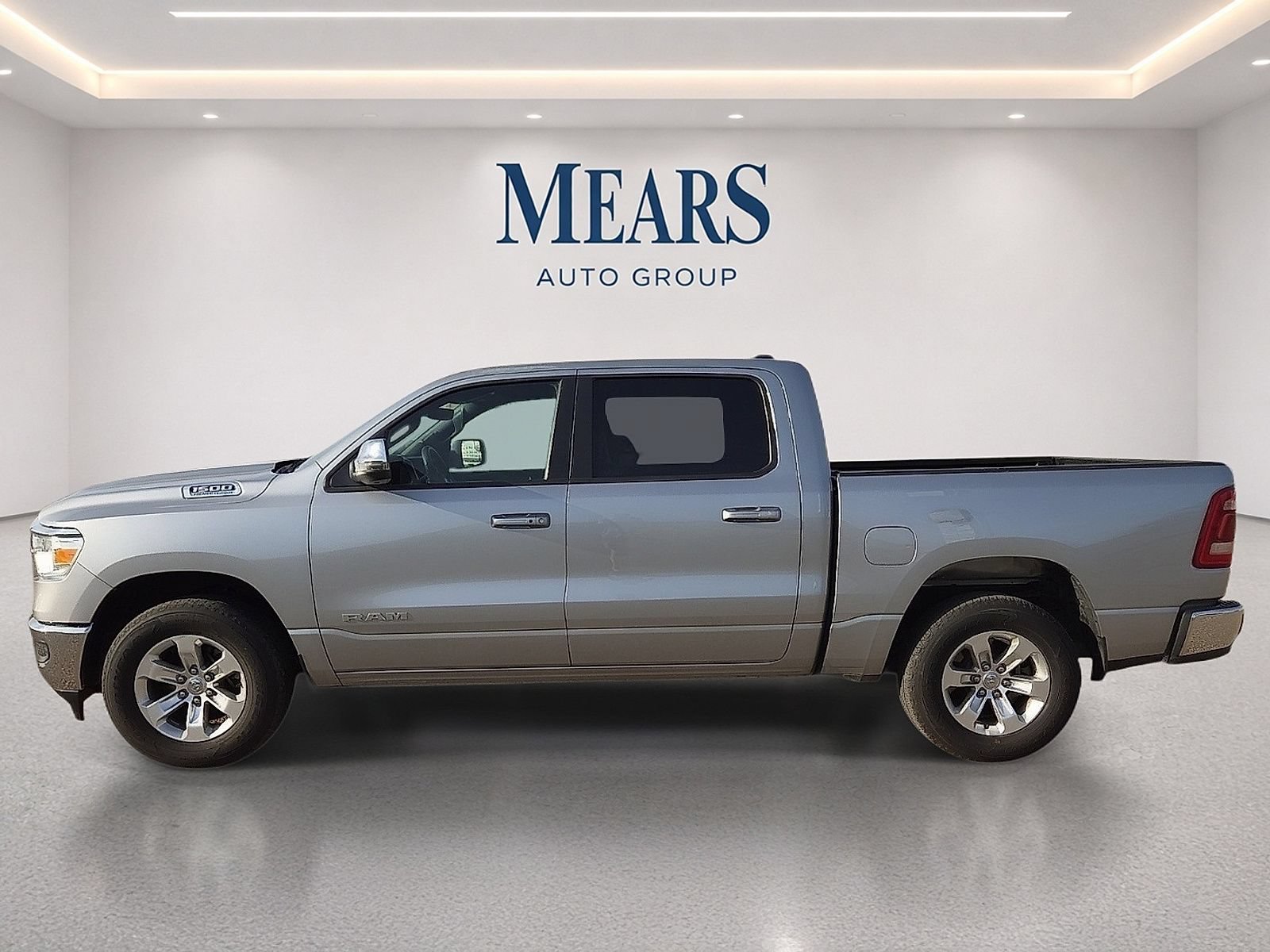 Used 2024 RAM 1500 Laramie RWD image 2